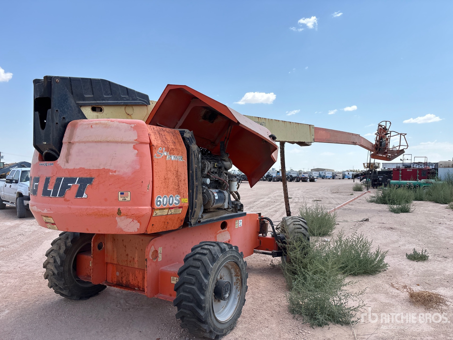 2017 JLG 600S