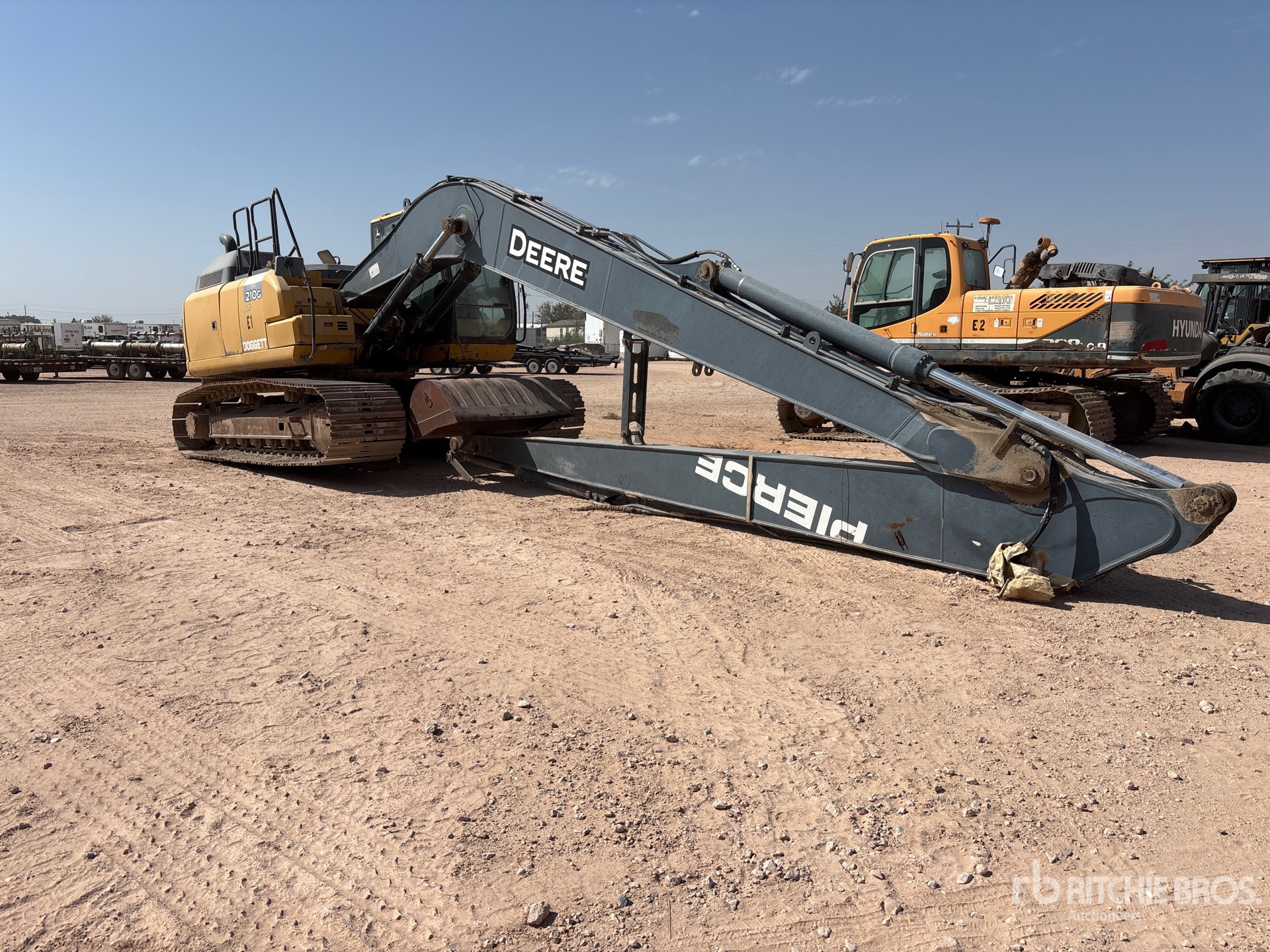 2015 John Deere 210G