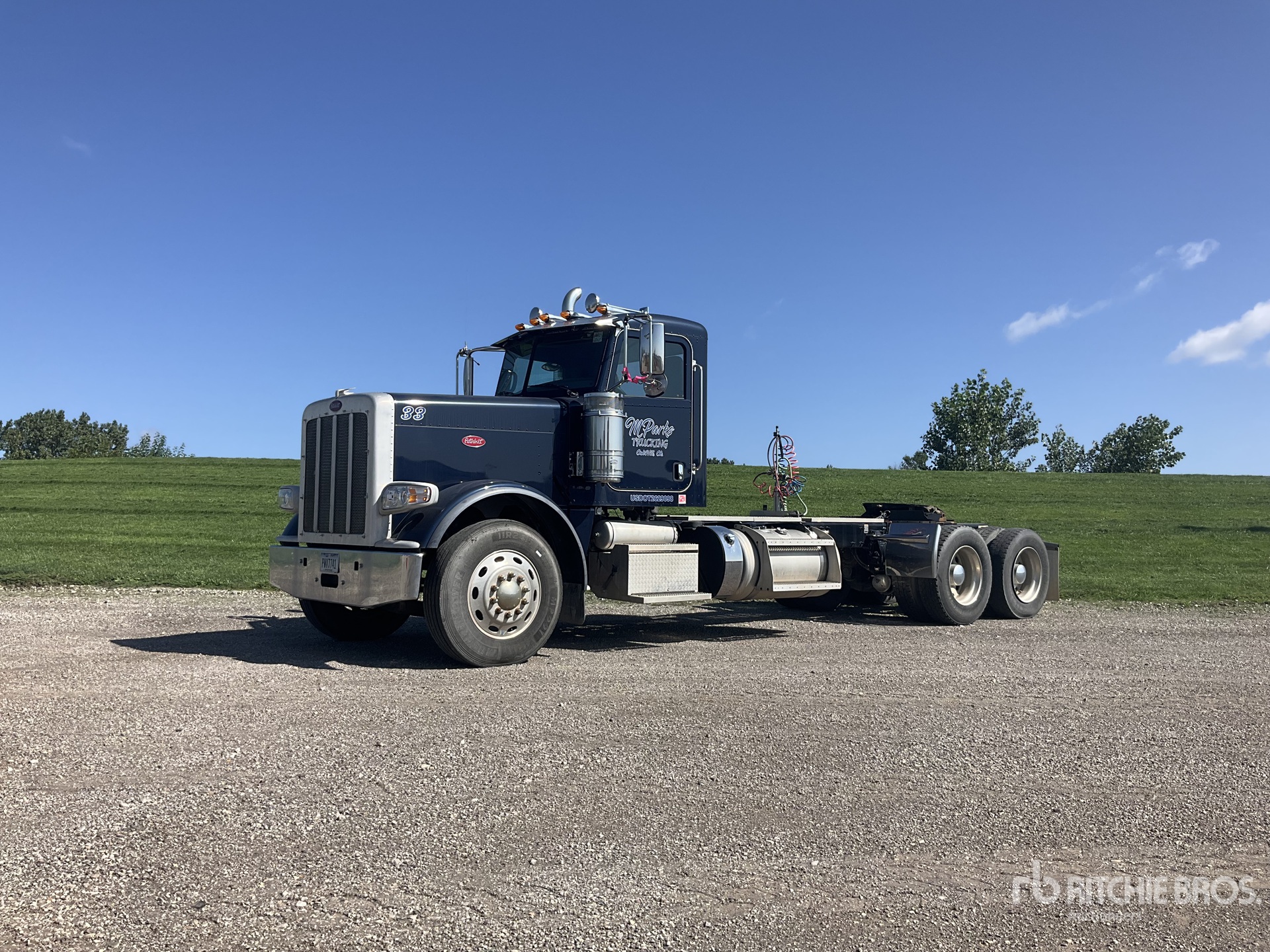 Photo of 2023 Peterbilt 389