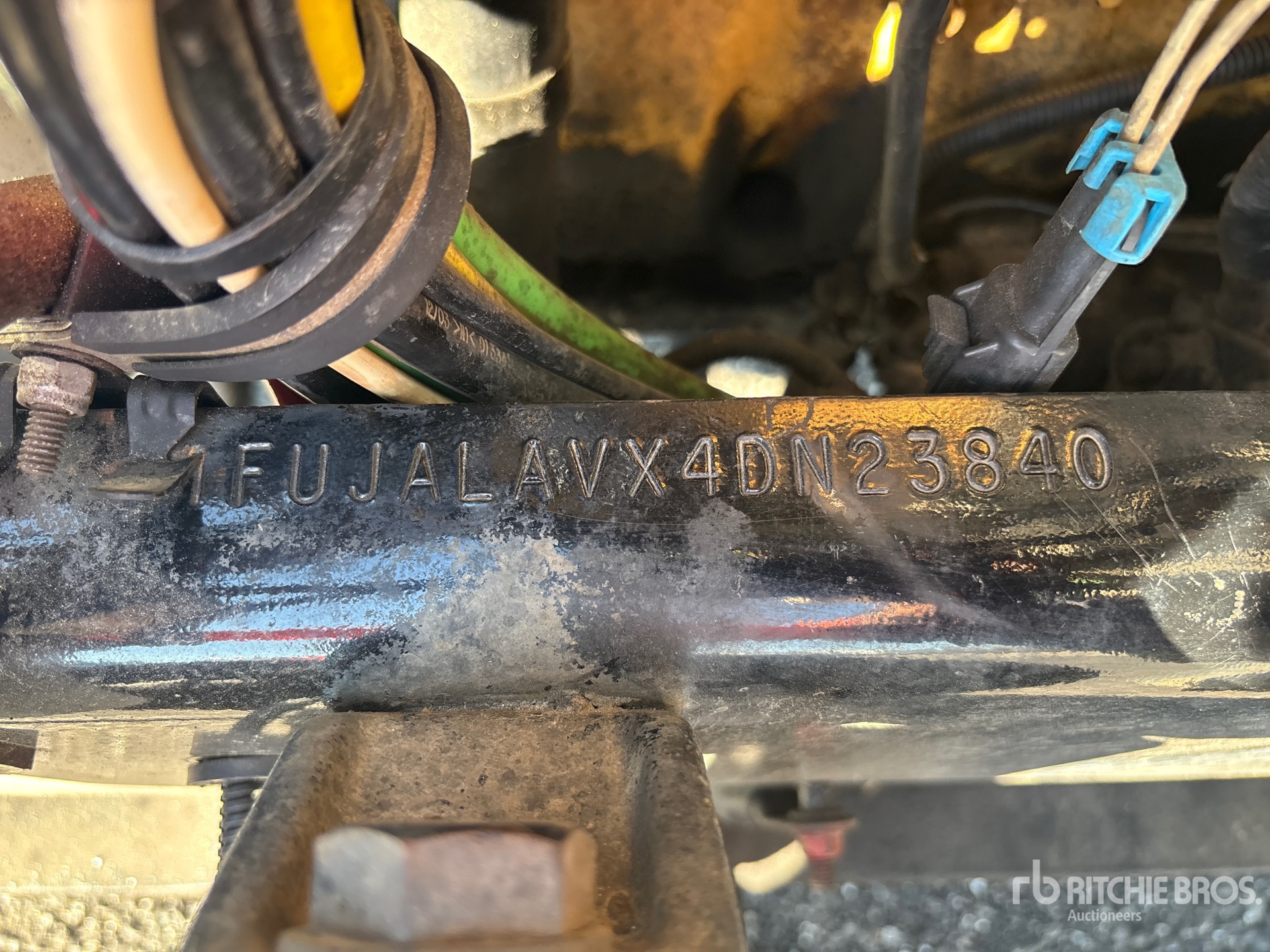 2004 Freightliner FLD120