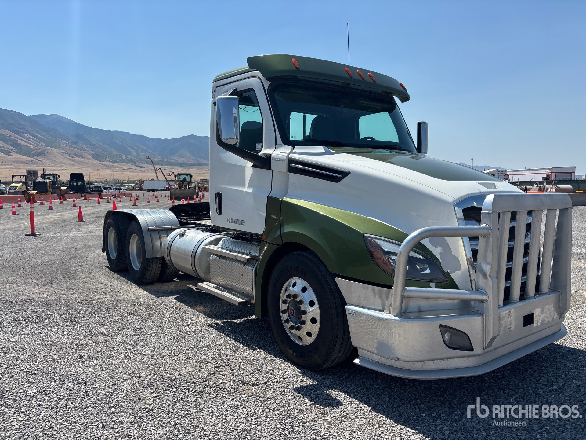 2023 Freightliner CASCADIA 126