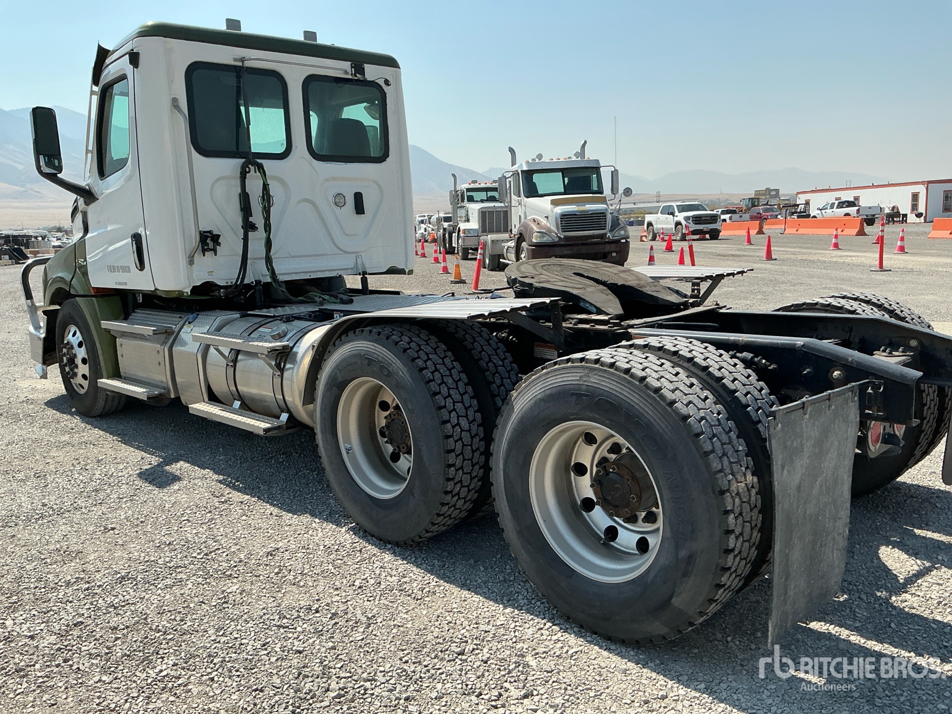 2023 Freightliner CASCADIA 126