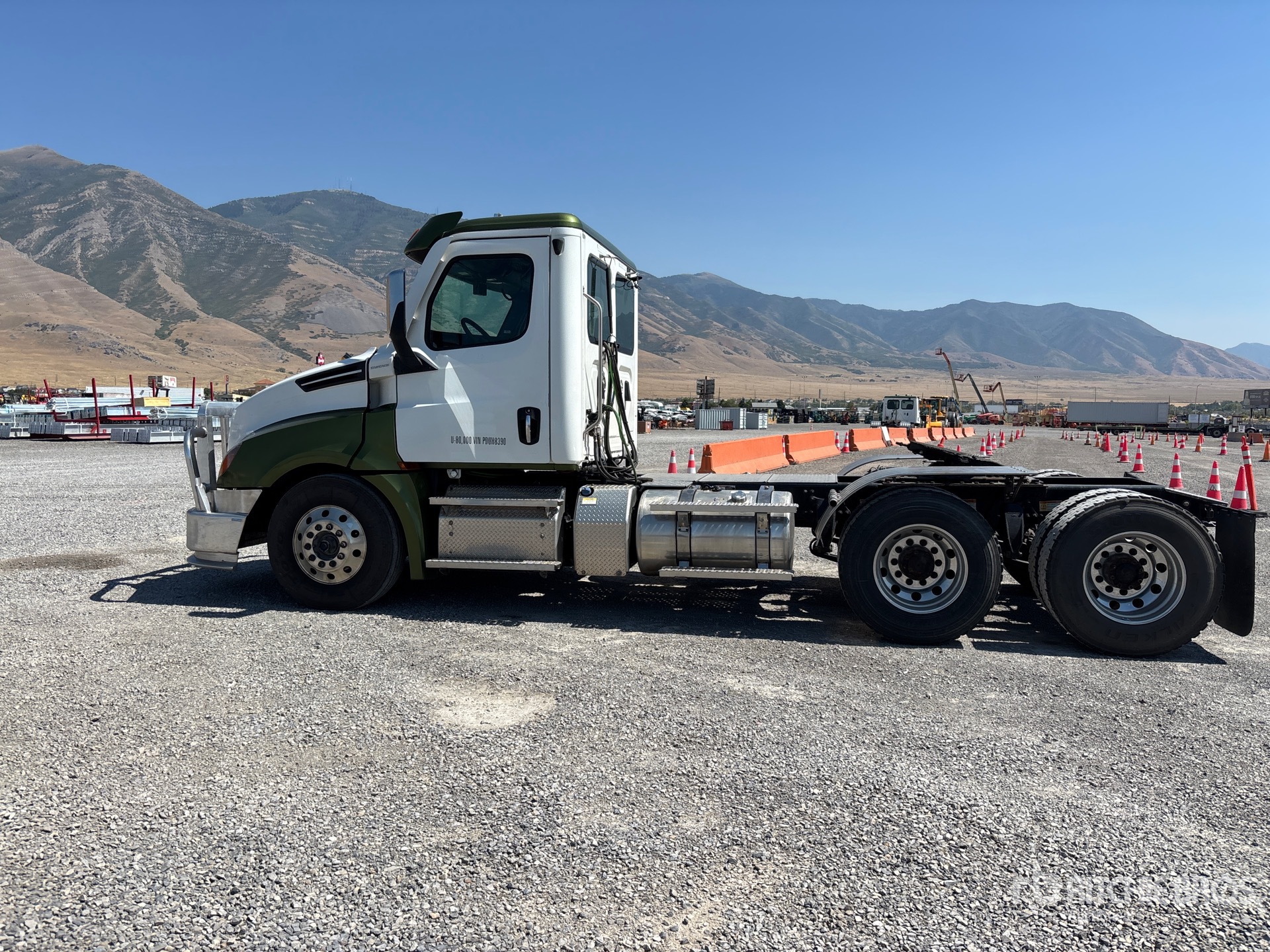 2023 Freightliner CASCADIA 126