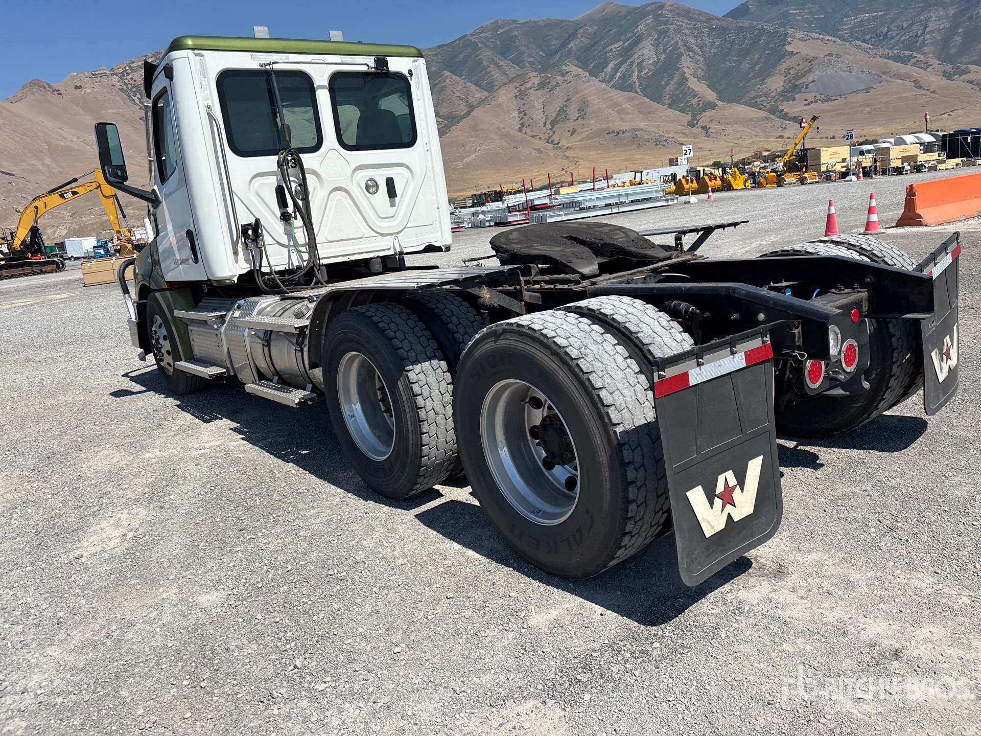 2023 Freightliner CASCADIA 126
