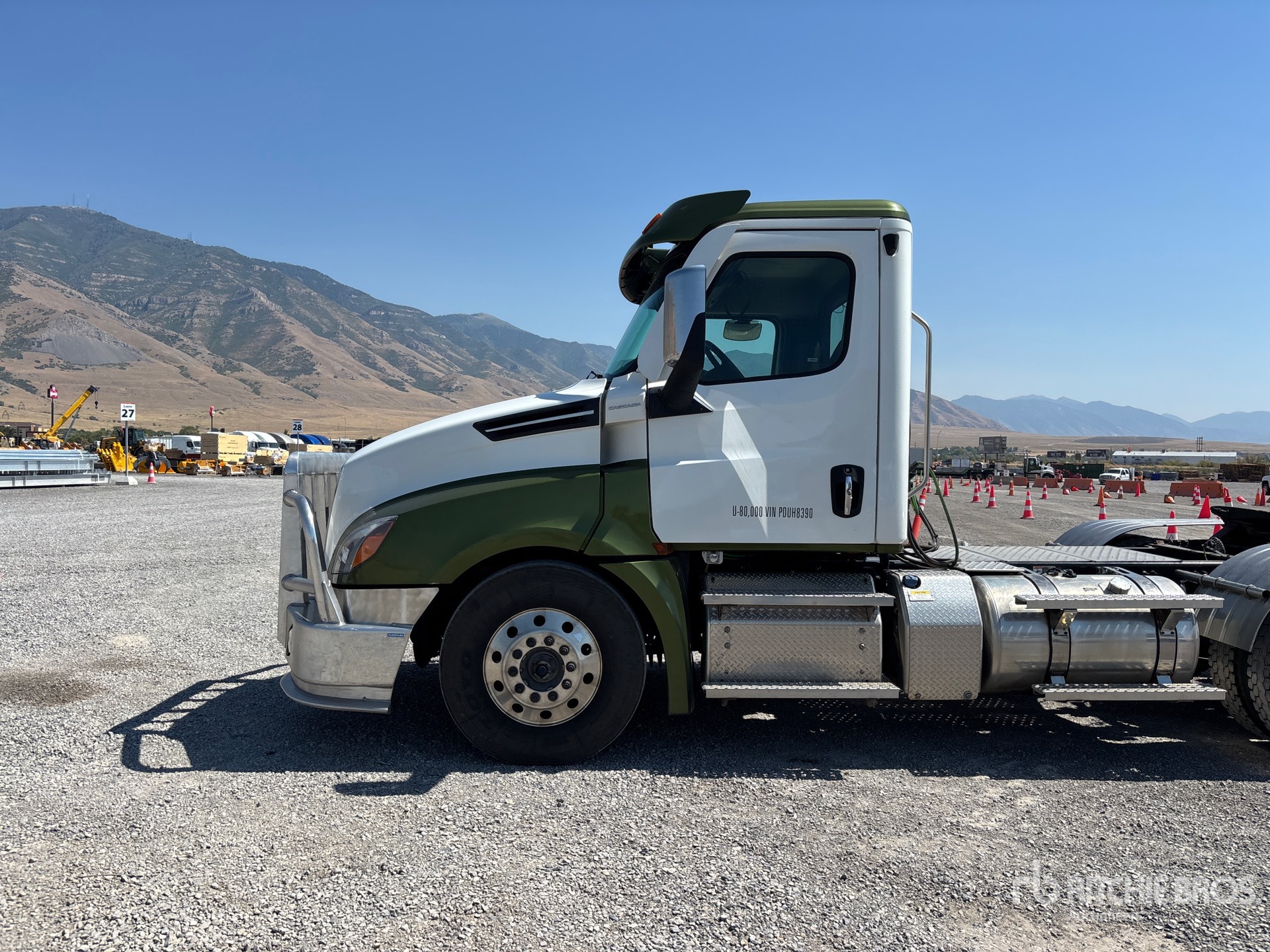 2023 Freightliner CASCADIA 126