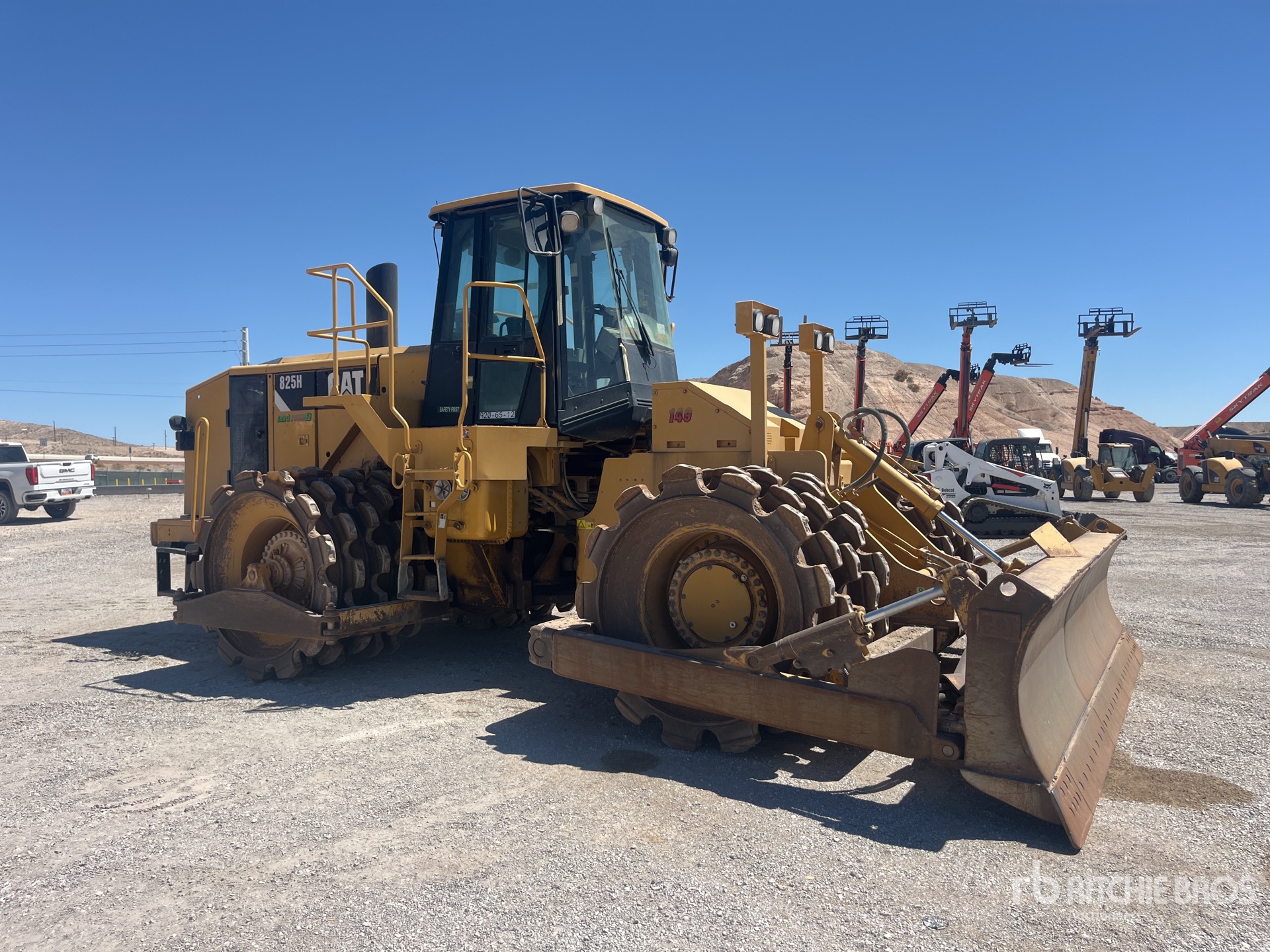 2004 Caterpillar 825H