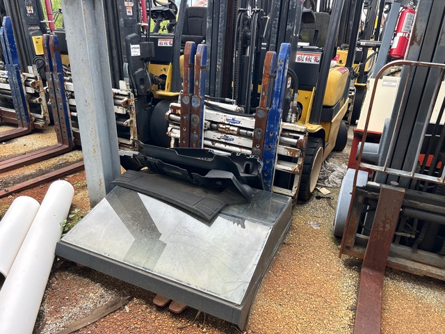 Yale GLC070 4950 lb Forklift (Inoperable)