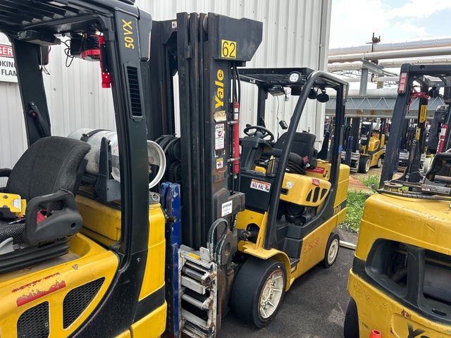 2015 Yale GC080VXNGSQ094 4950 lb Forklift (Inoperable)