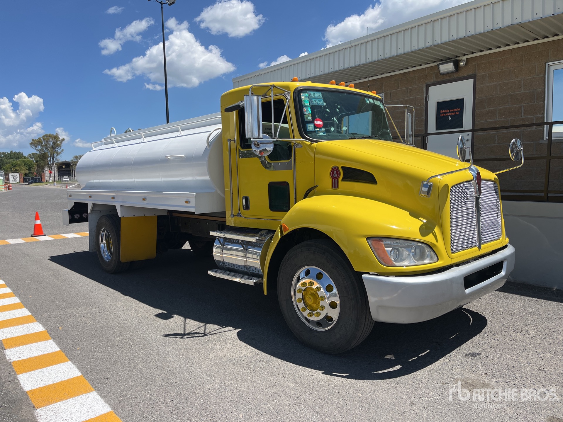 Photo of a 2013 Kenworth T370
