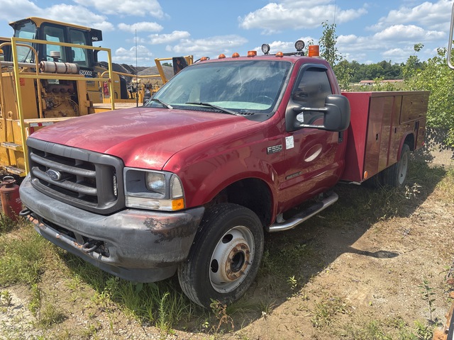 2002 Ford F-550 XL 4x2 Utility Truck (Inoperable)
