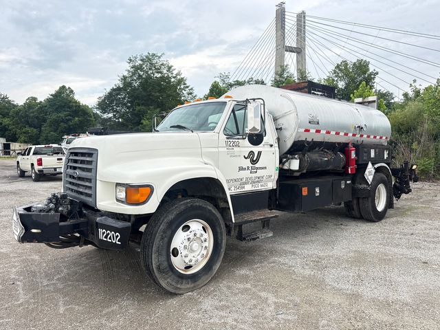 1998 Etnyre 2000 gal on 1998 Ford F800 4x2 Asphalt Distributor Truck