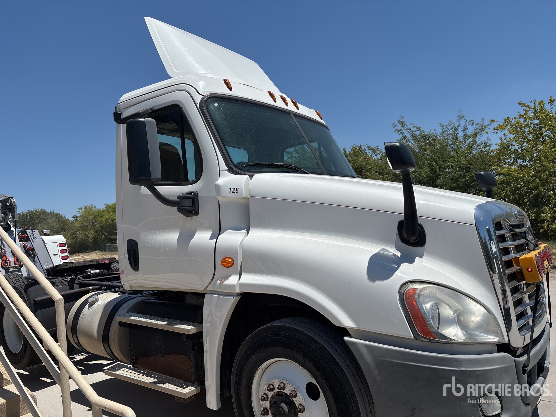 2016 Freightliner CASCADIA 125