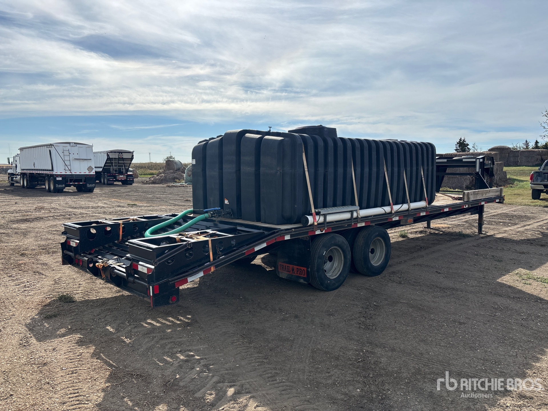 2013 Trail Pro 30 ft T/A Gooseneck