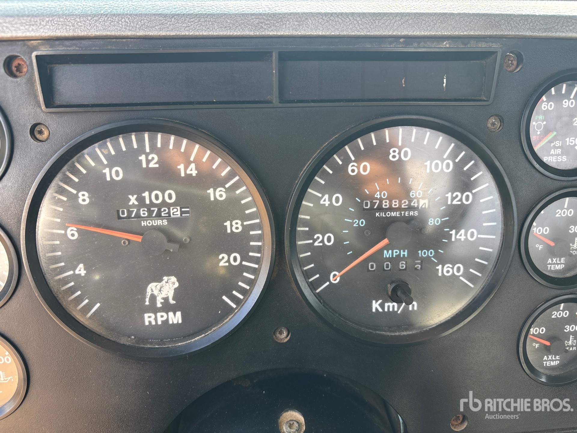 1995 Mack CL613