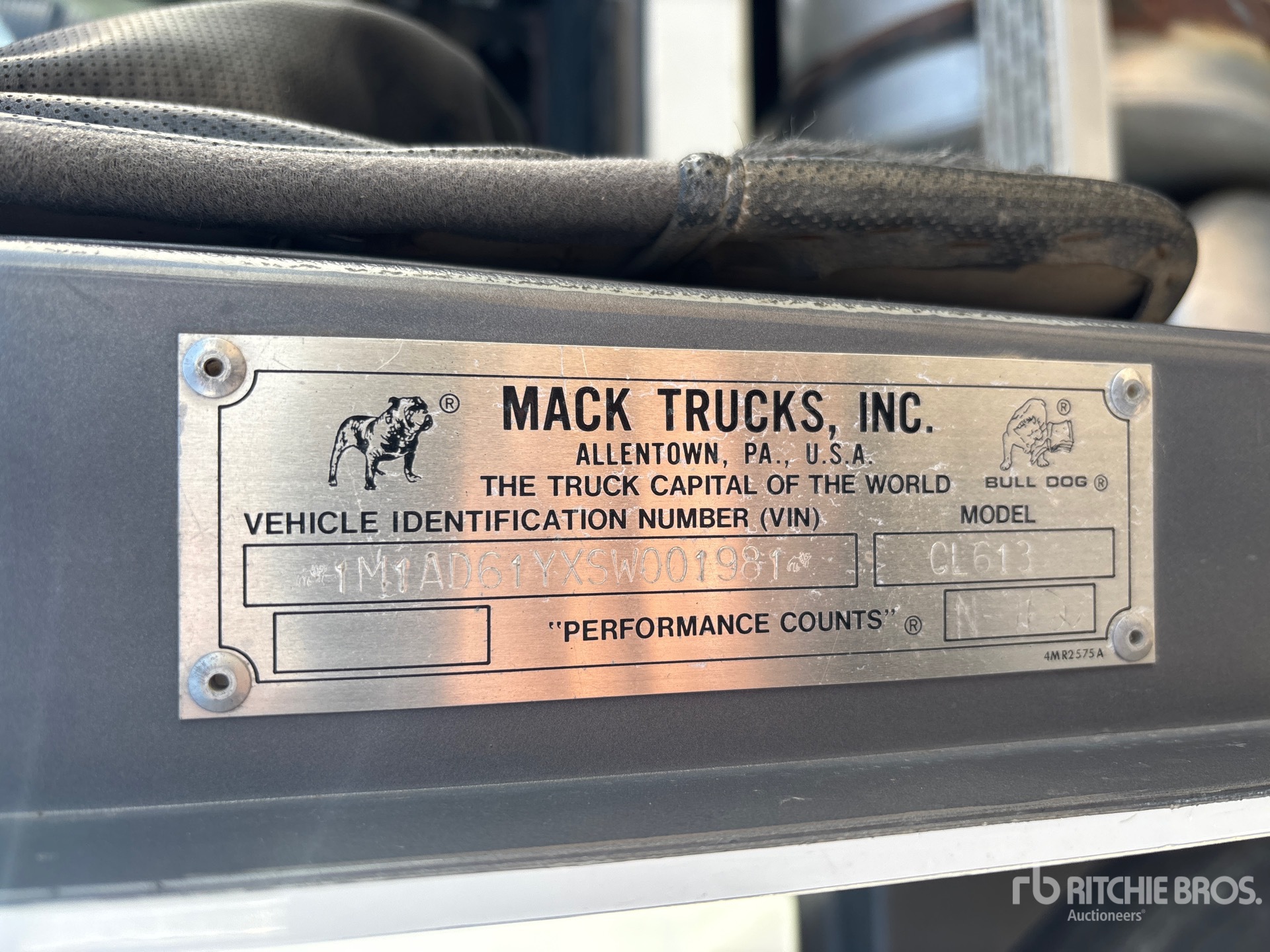 1995 Mack CL613