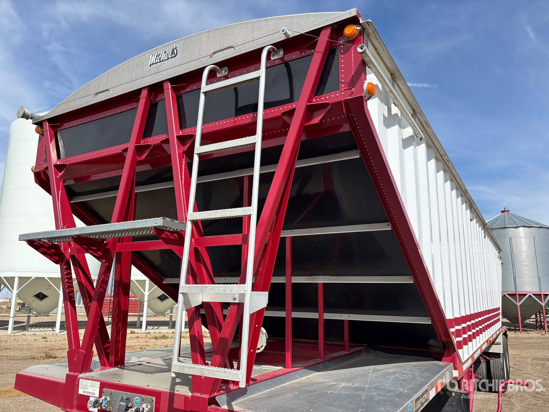 2012 Load King 35 ft T/A