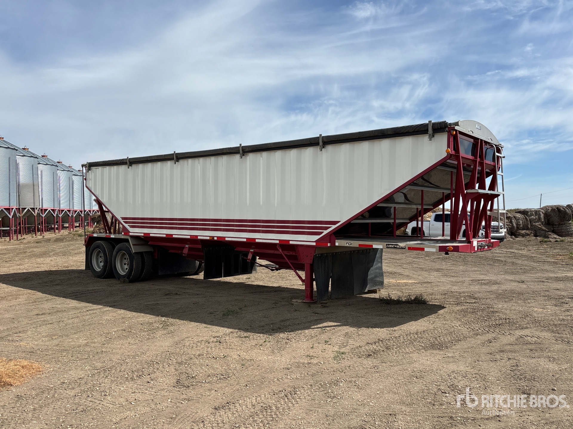 2012 Load King 35 ft T/A