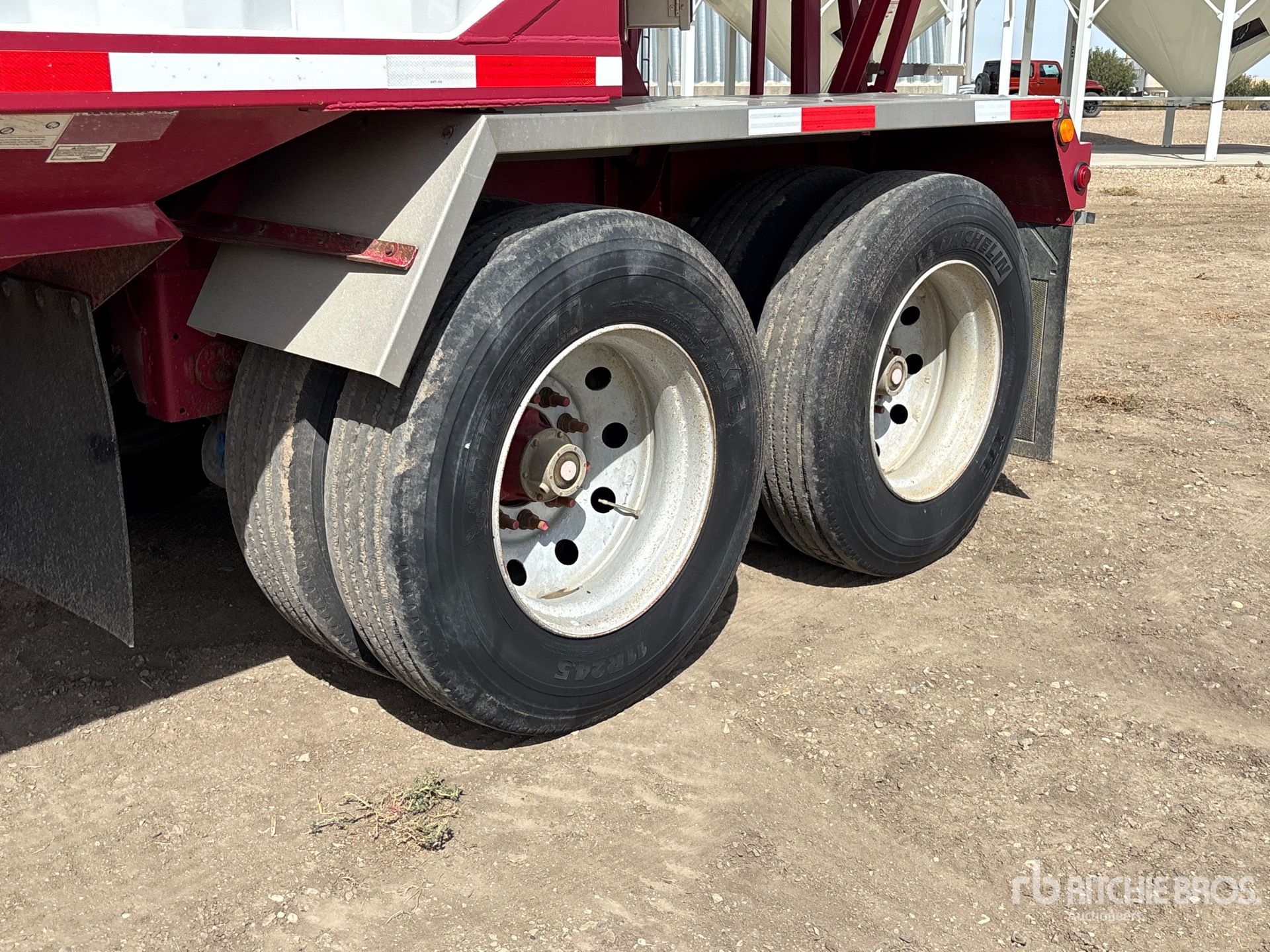 2012 Load King 35 ft T/A