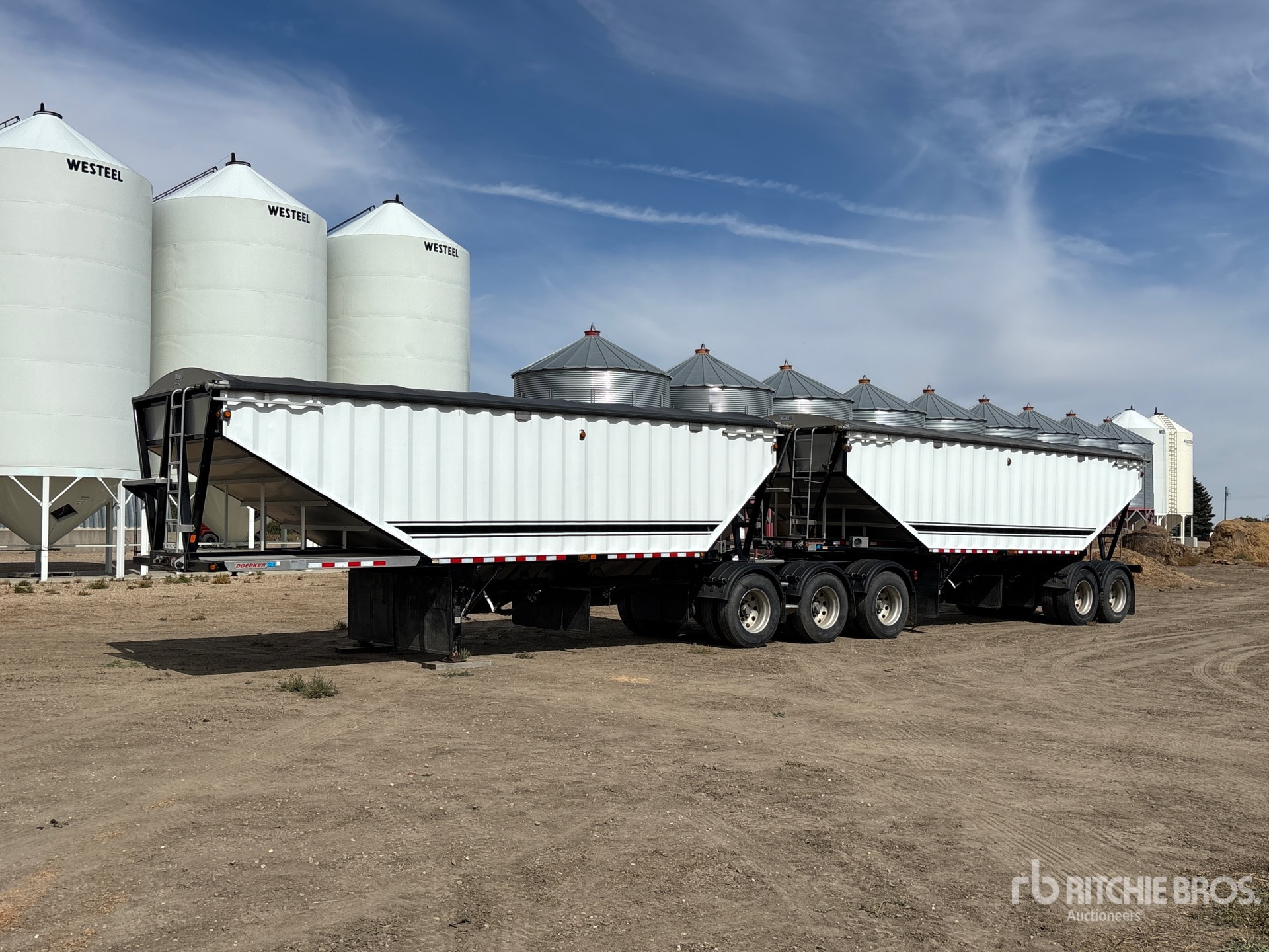 2014 Doepker 28 ft Tri/A Super B-Train Lead