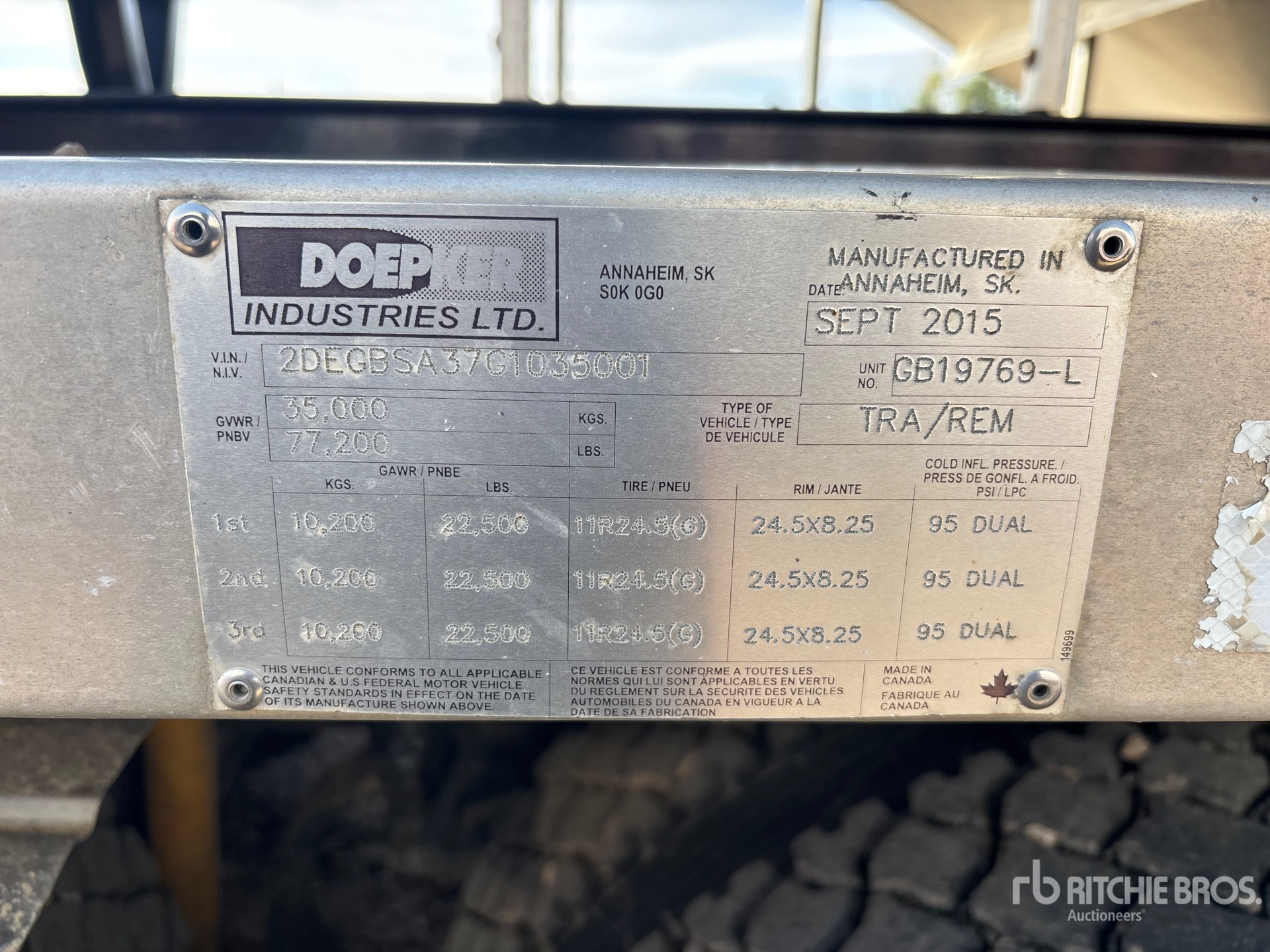 2014 Doepker 28 ft Tri/A Super B-Train Lead