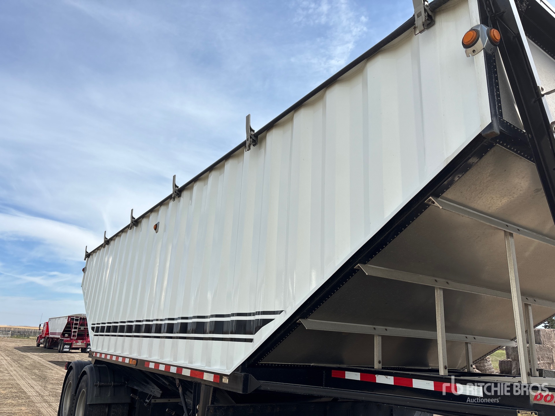 2016 Doepker 30 ft T/A Super B-Train Pup