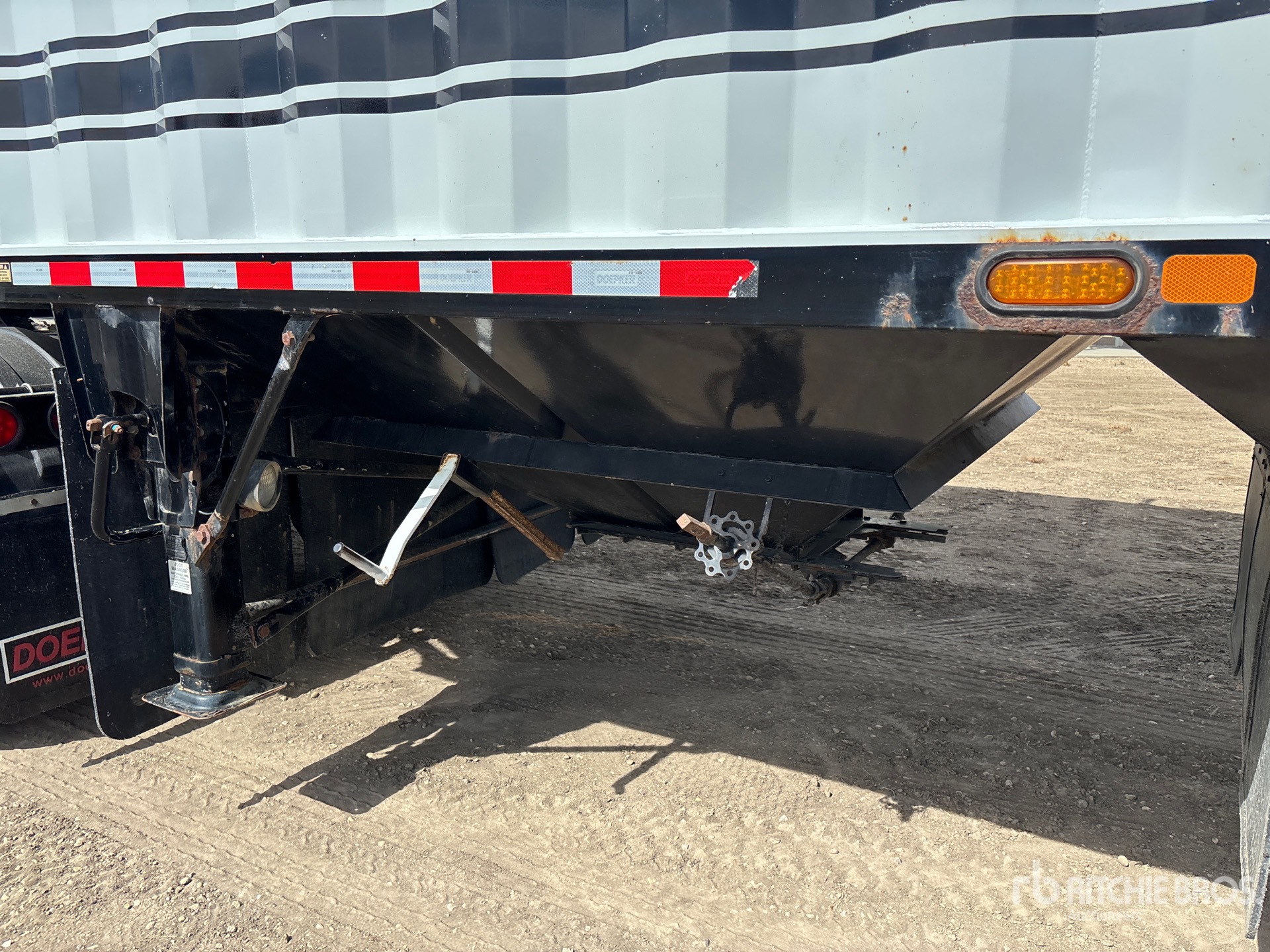 2016 Doepker 30 ft T/A Super B-Train Pup
