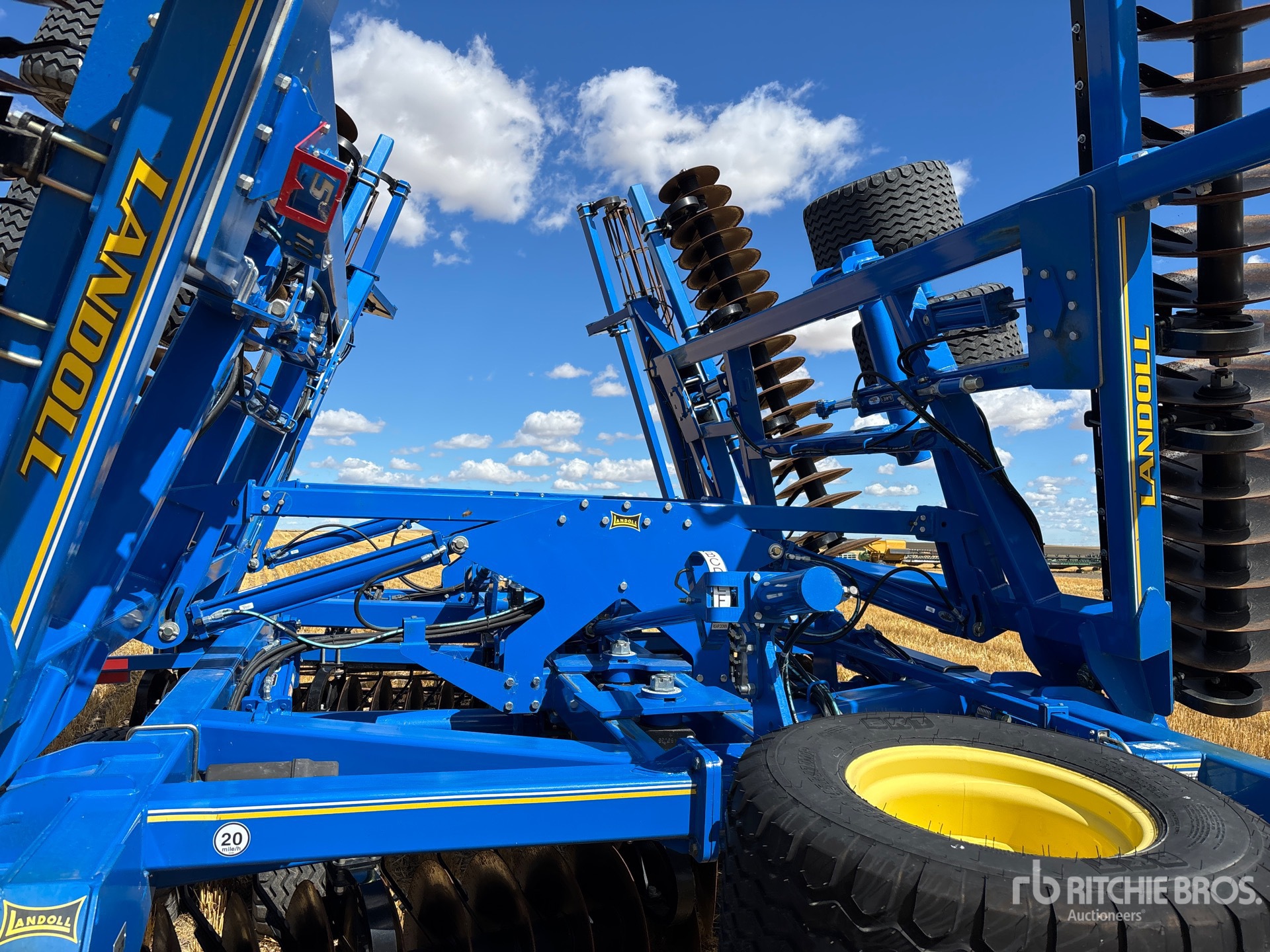 2020 Landoll 7530