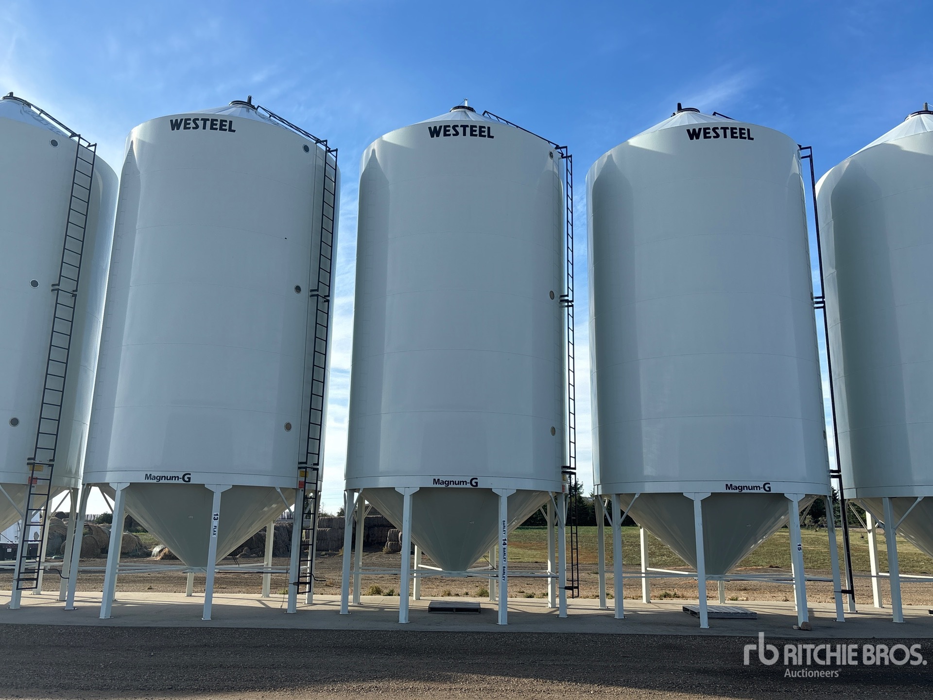 Photo of Westeel +/- 5000 bu Hopper