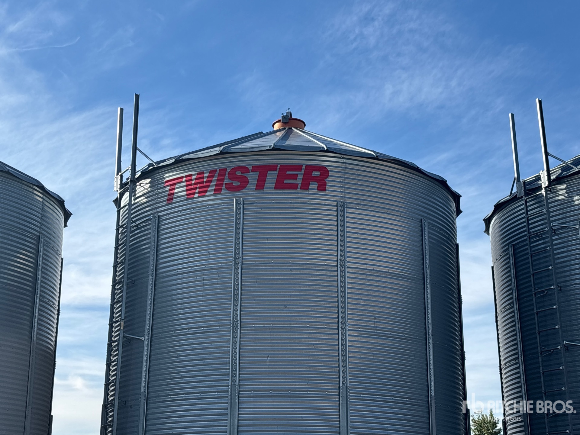 Twister +/- 4650 bu 5 Ring Hopper