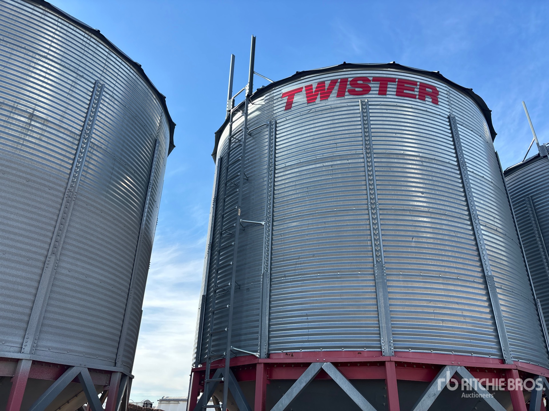 Twister +/- 4650 bu 5 Ring Hopper