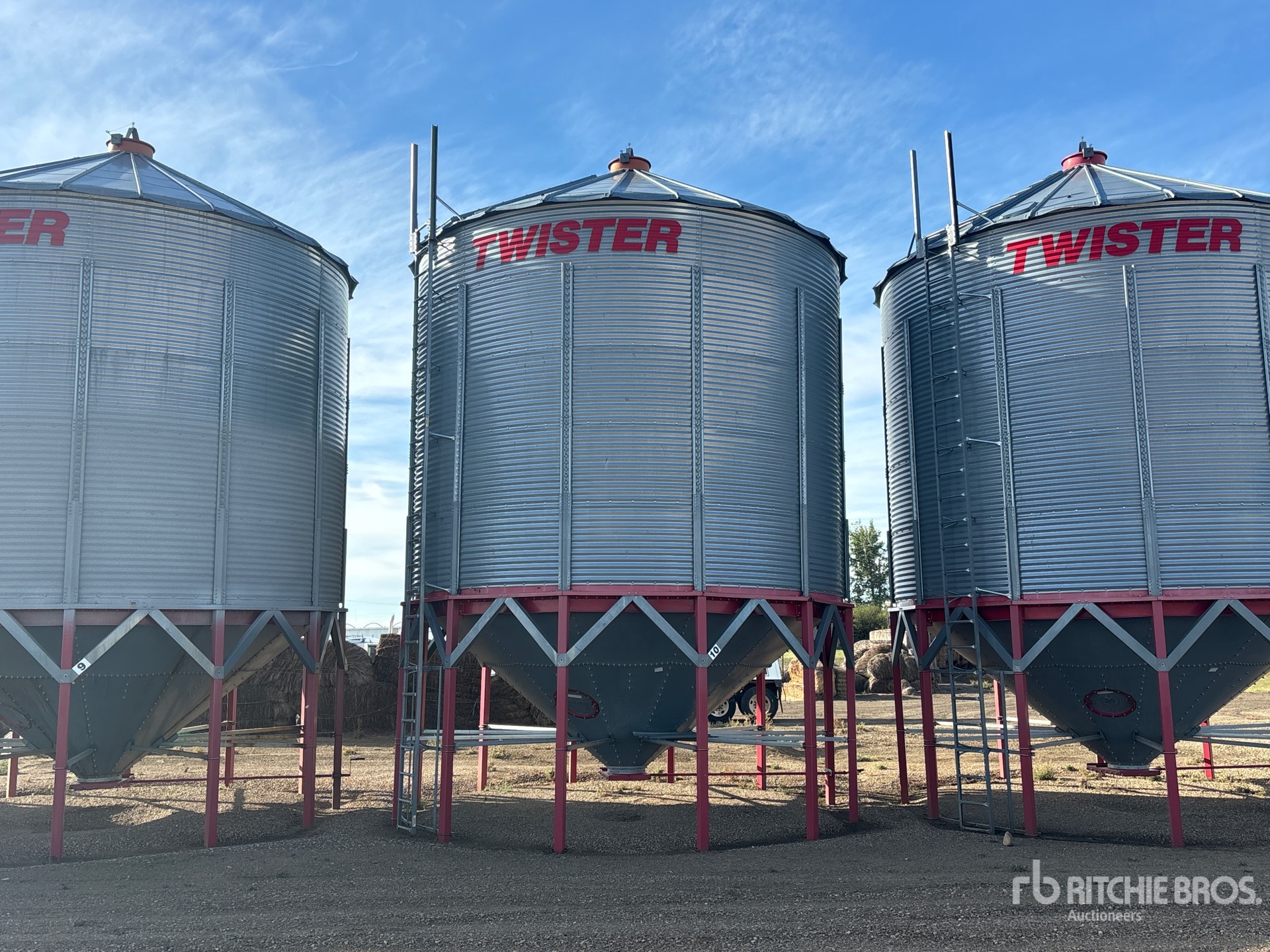Photo of Twister +/- 4650 bu 5 Ring Hopper