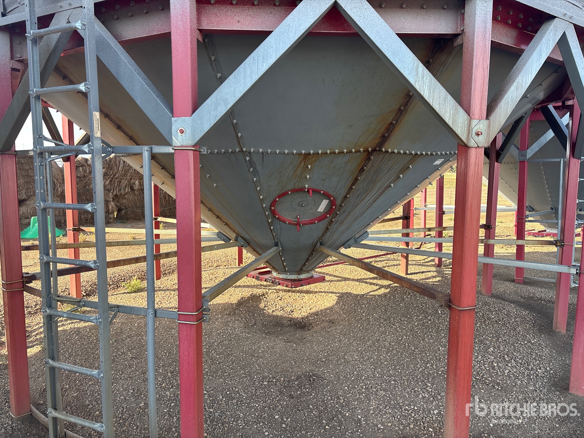 Twister +/- 4650 BU 5 RING HOPPER