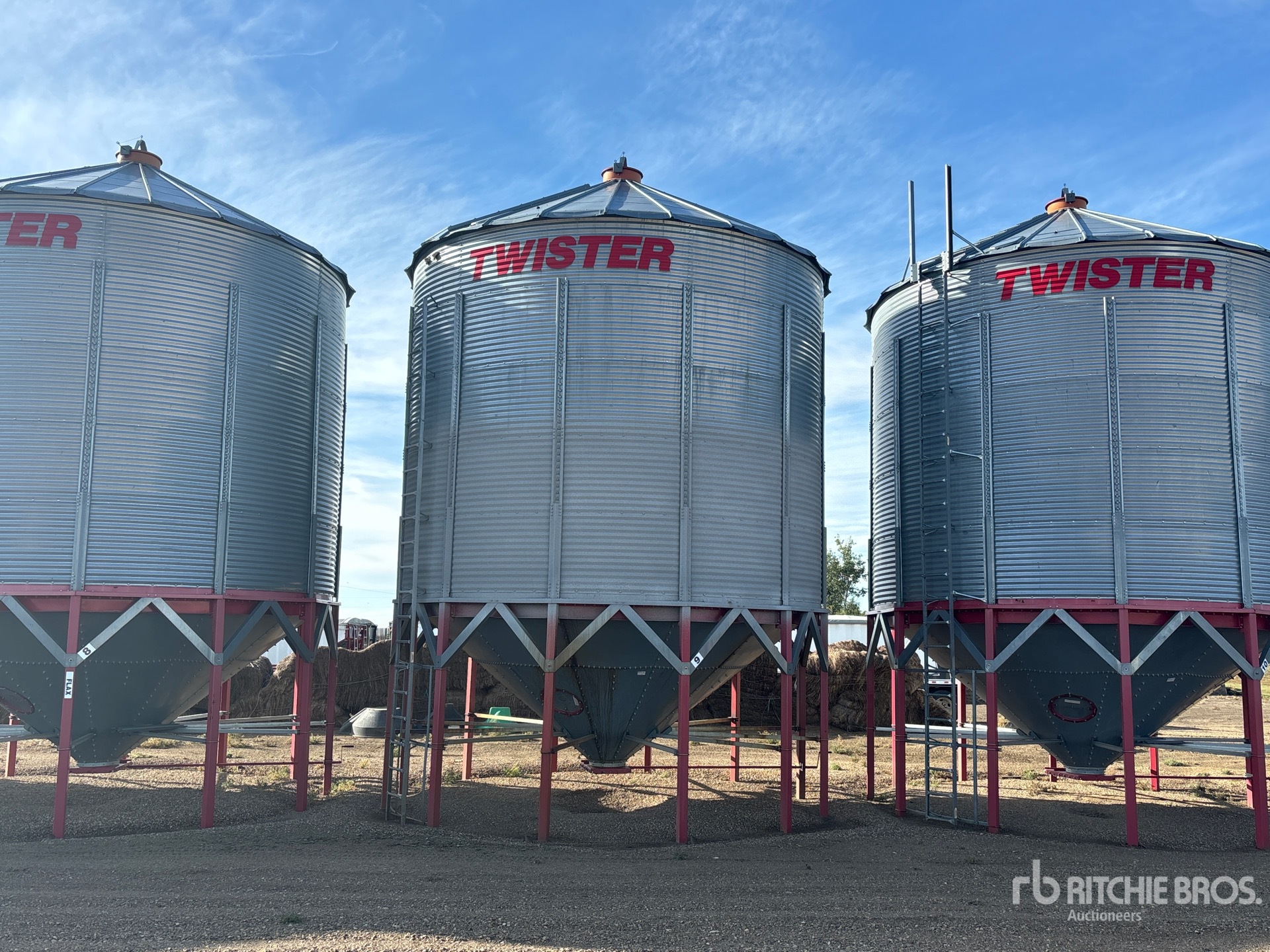 Photo of Twister +/- 4650 bu 5 Ring Hopper