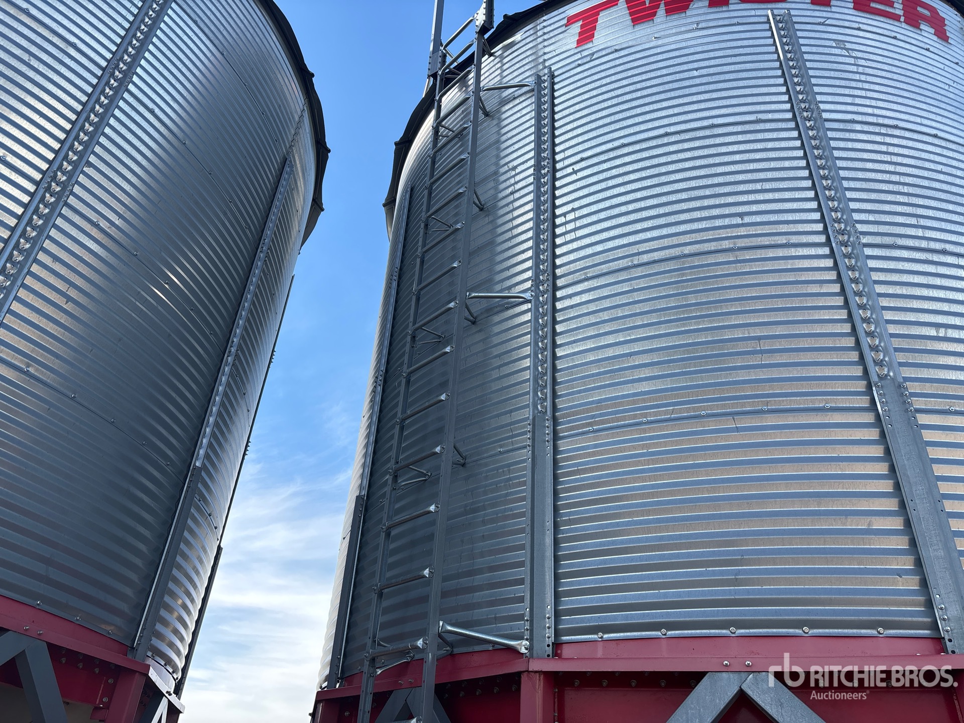 Twister +/- 4650 bu 5 Ring Hopper