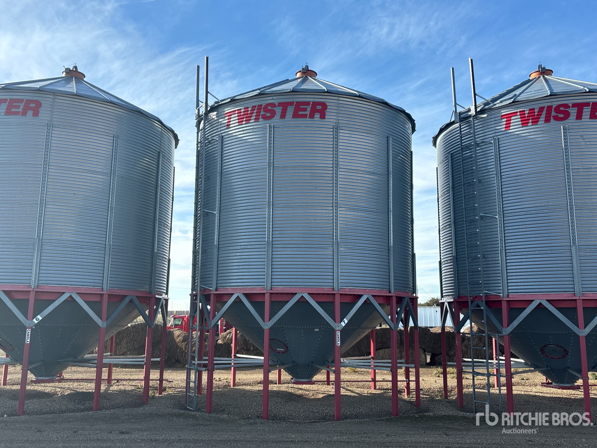 Photo of Twister +/- 4650 bu 5 Ring Hopper