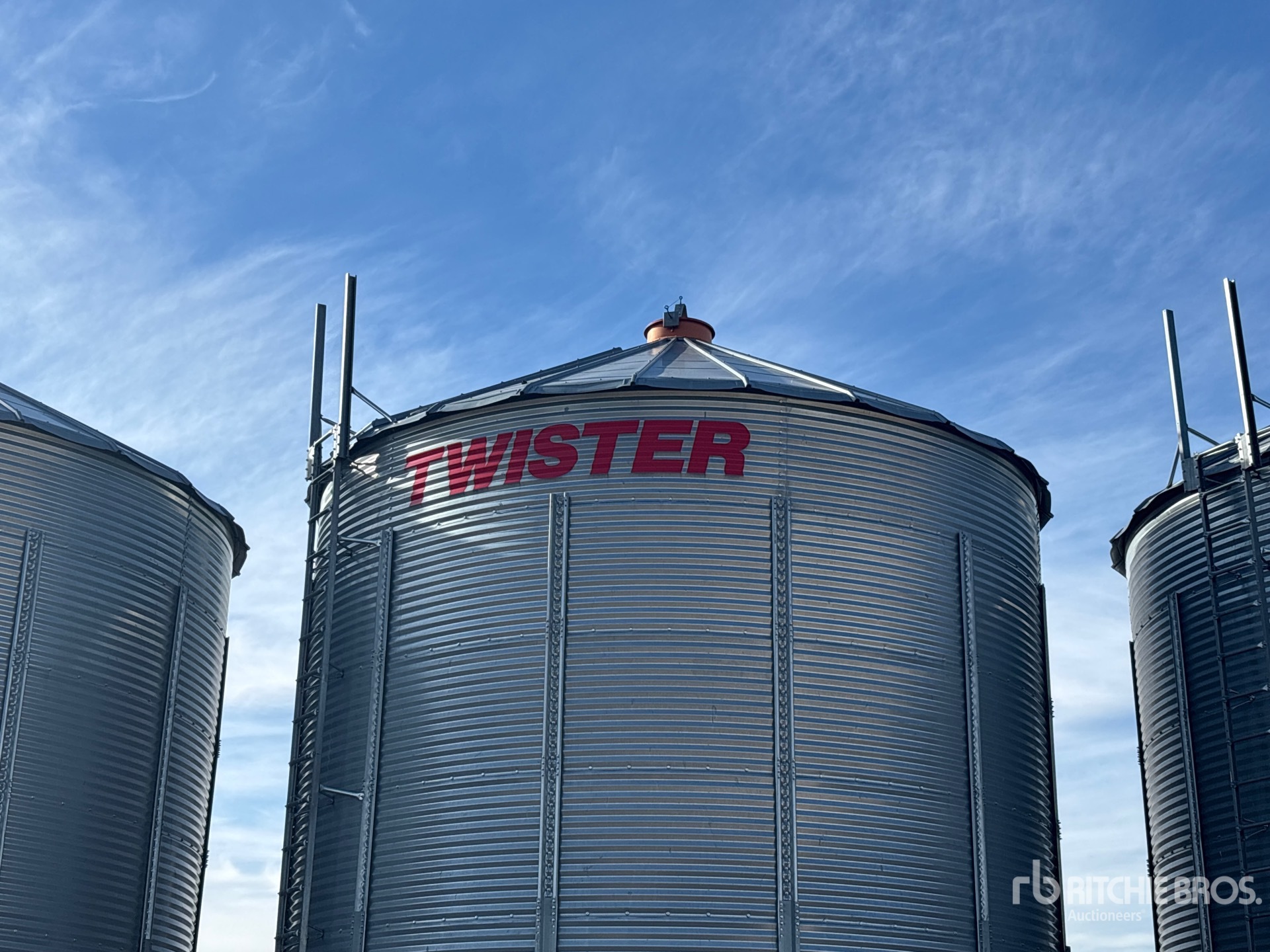 Twister +/- 4650 bu 5 Ring Hopper