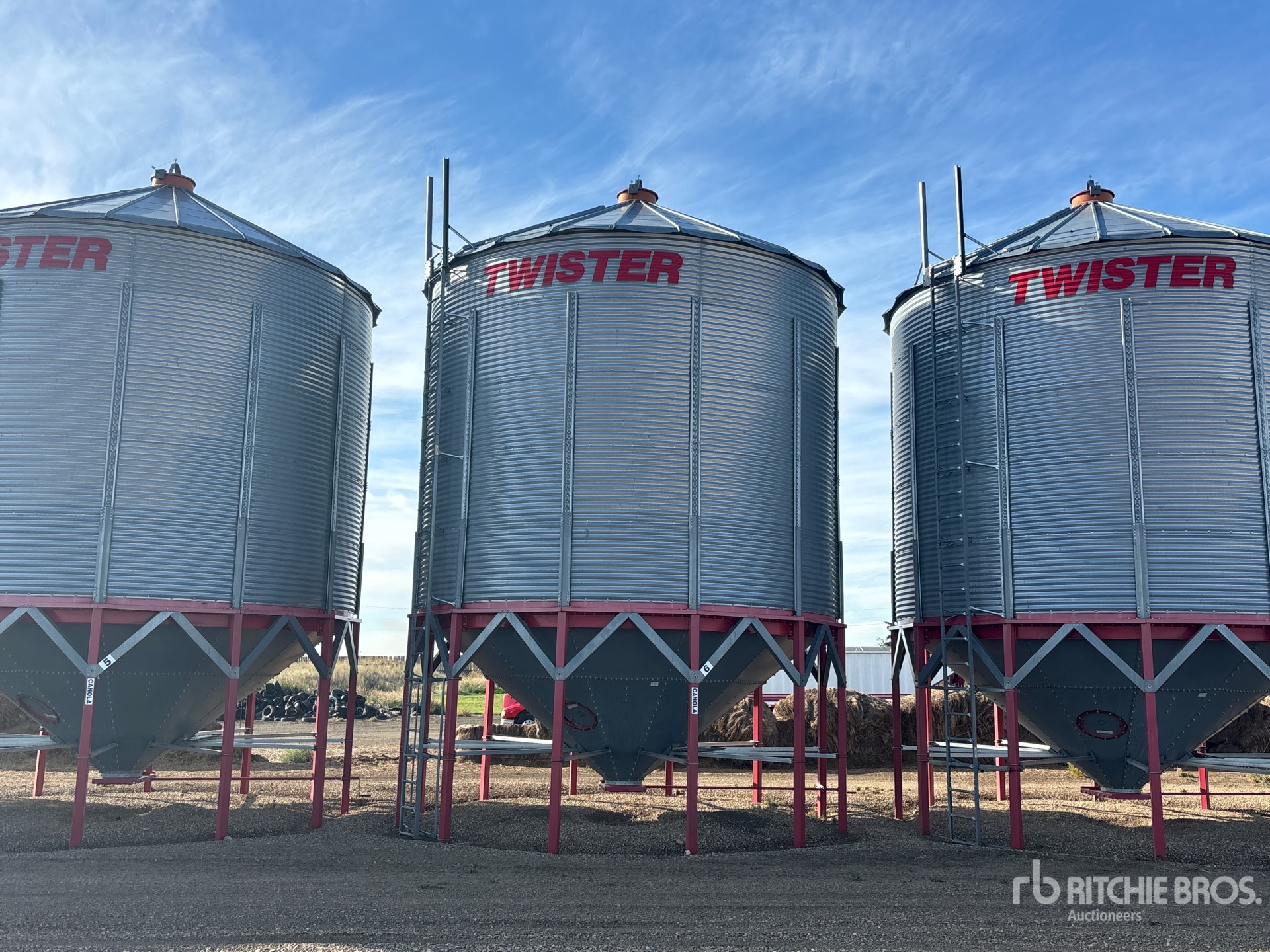Photo of Twister +/- 4650 bu 5 Ring Hopper
