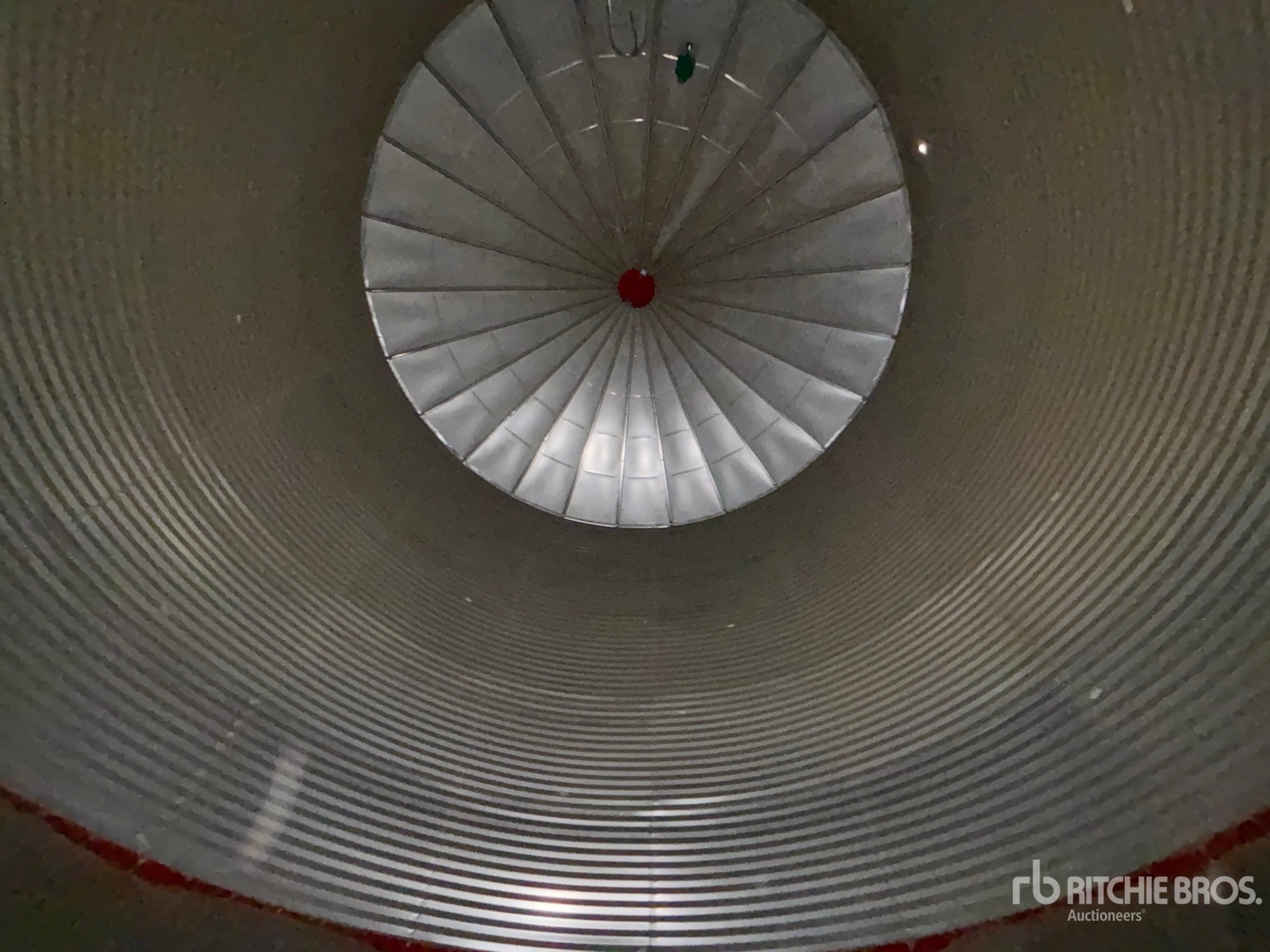Twister +/- 4650 bu 5 Ring Hopper