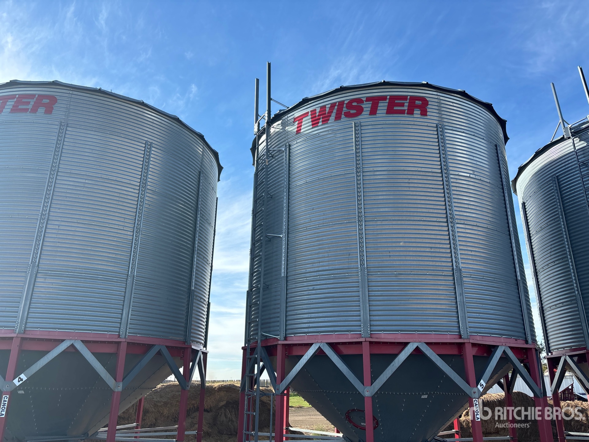Twister +/- 4650 bu 5 Ring Hopper