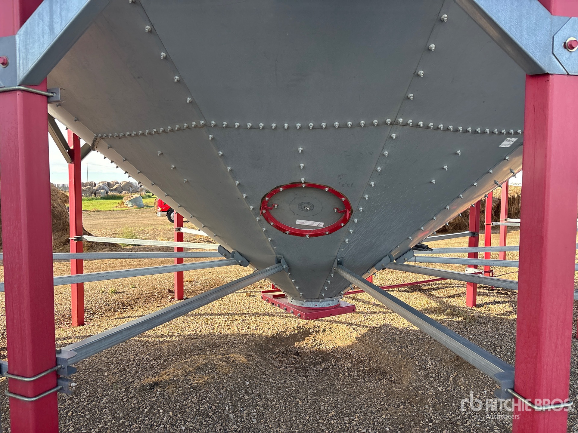 Twister +/- 4650 bu 5 Ring Hopper