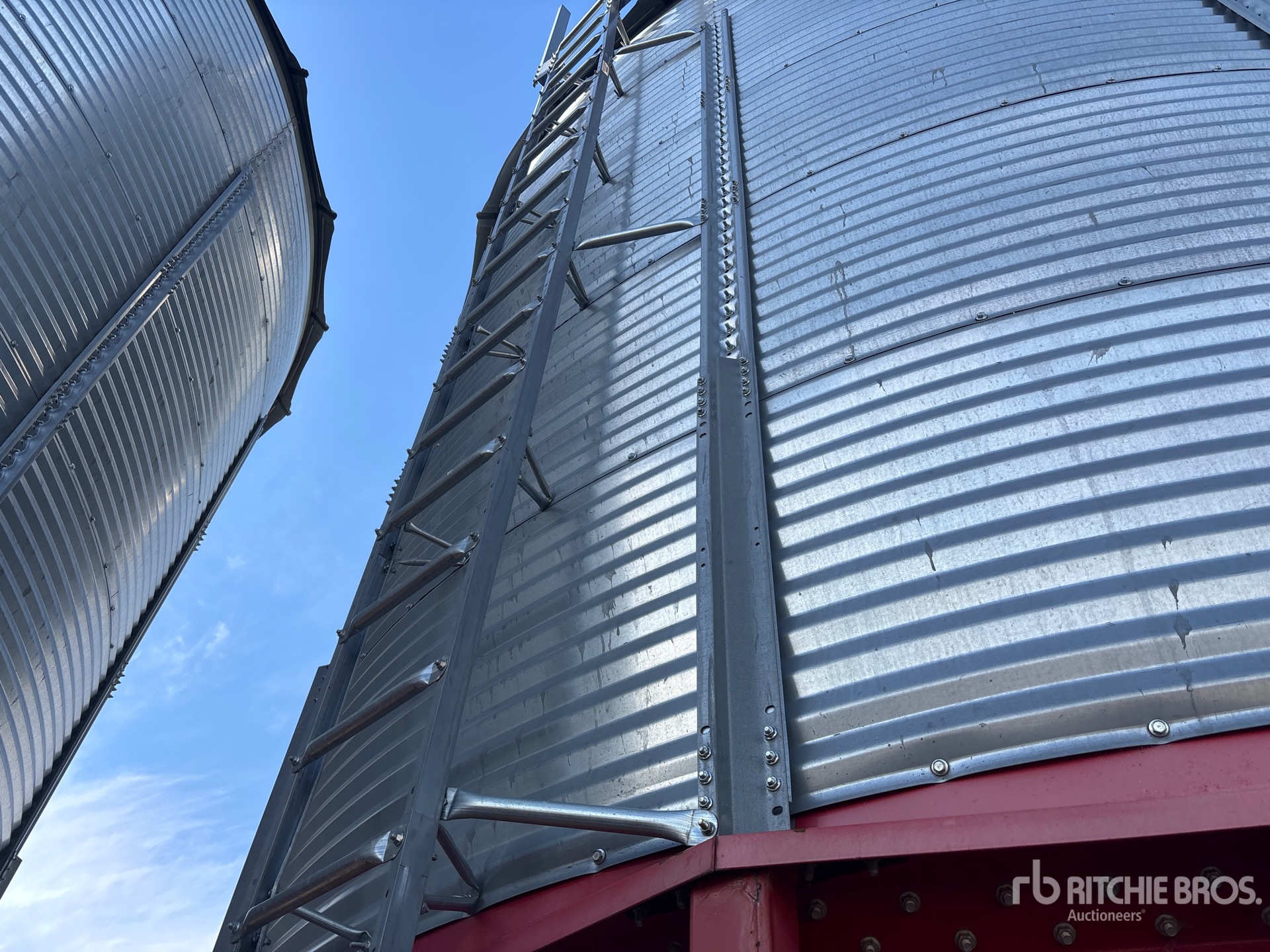 Twister +/- 4650 bu 5 Ring Hopper