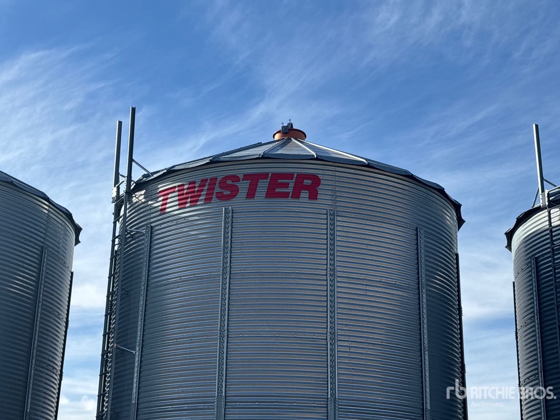Twister +/- 4650 bu 5 Ring Hopper