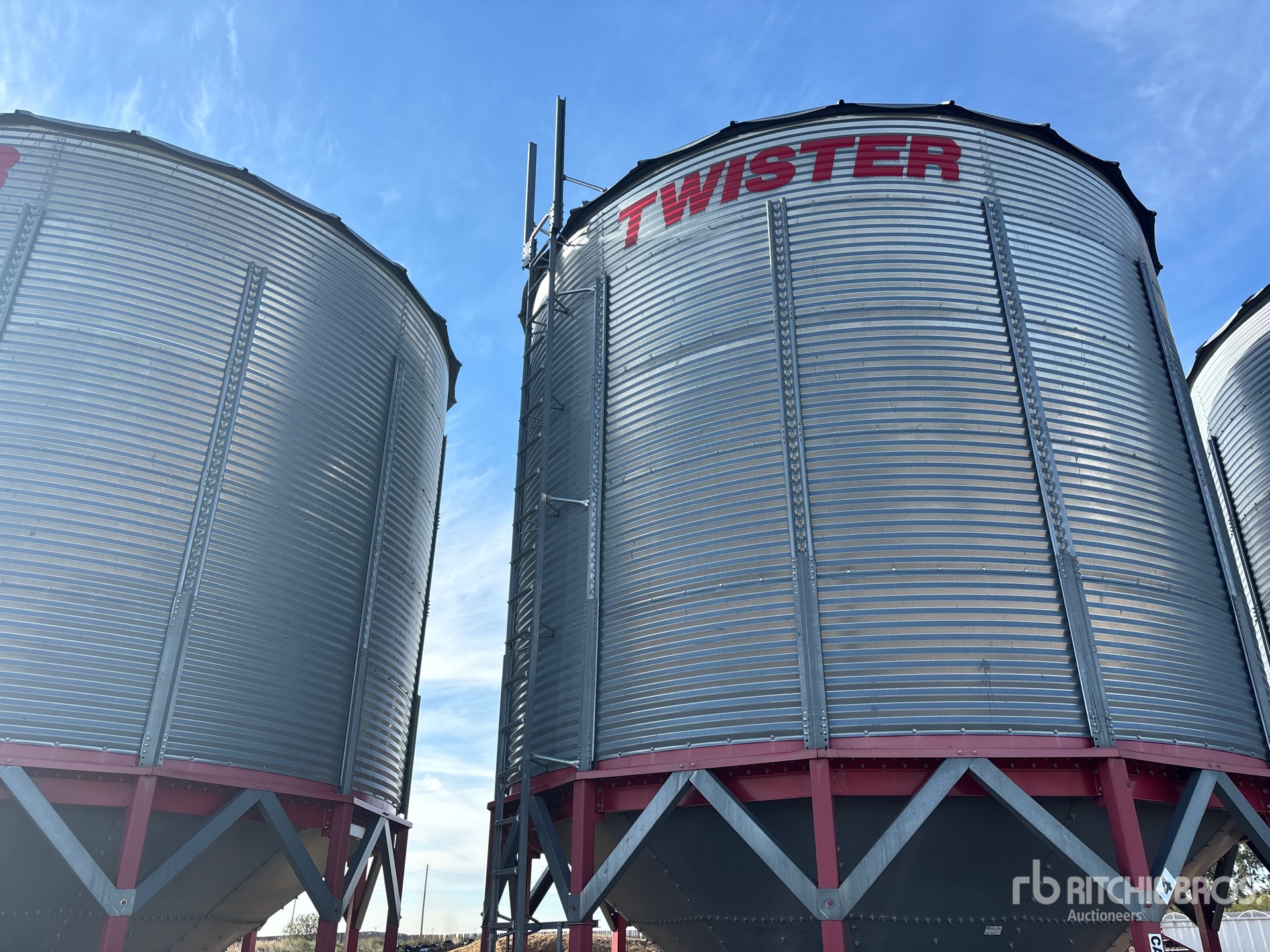 Twister +/- 4650 bu 5 Ring Hopper
