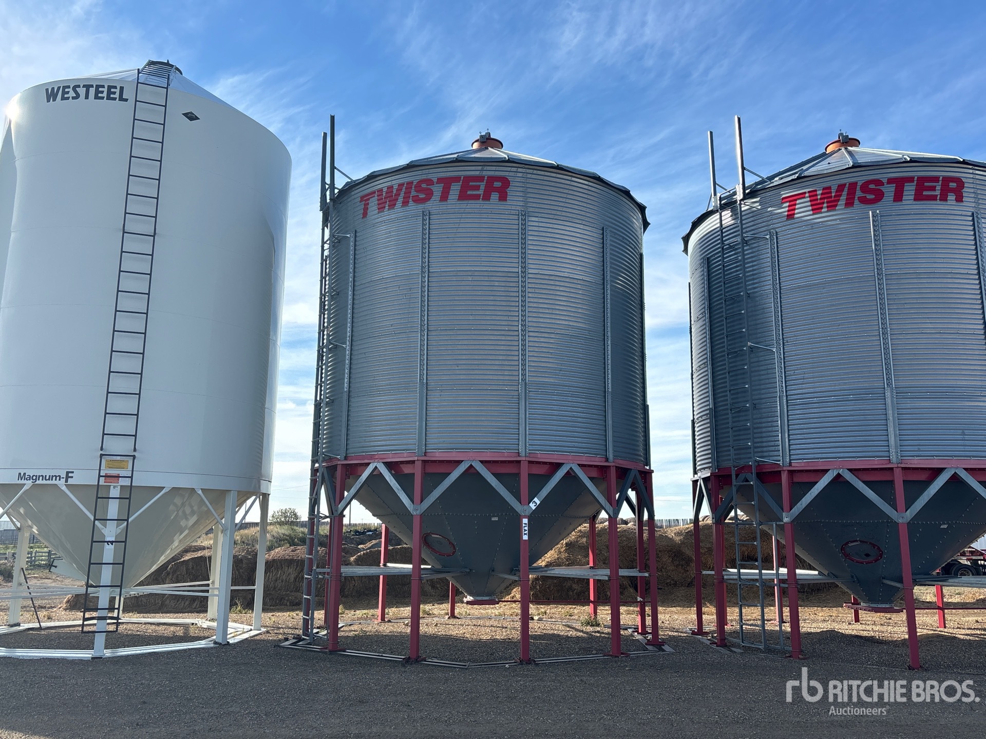 Photo of Twister +/- 4650 bu 5 Ring Hopper