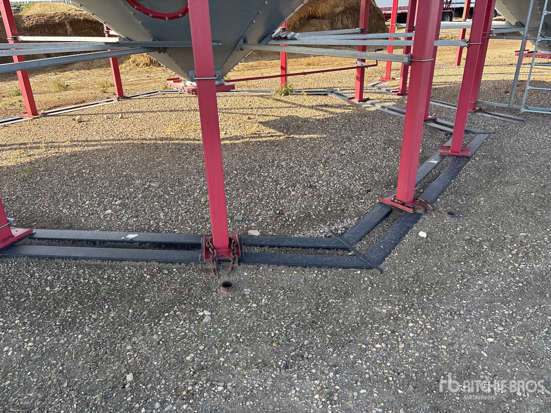 Twister +/- 4650 bu 5 Ring Hopper