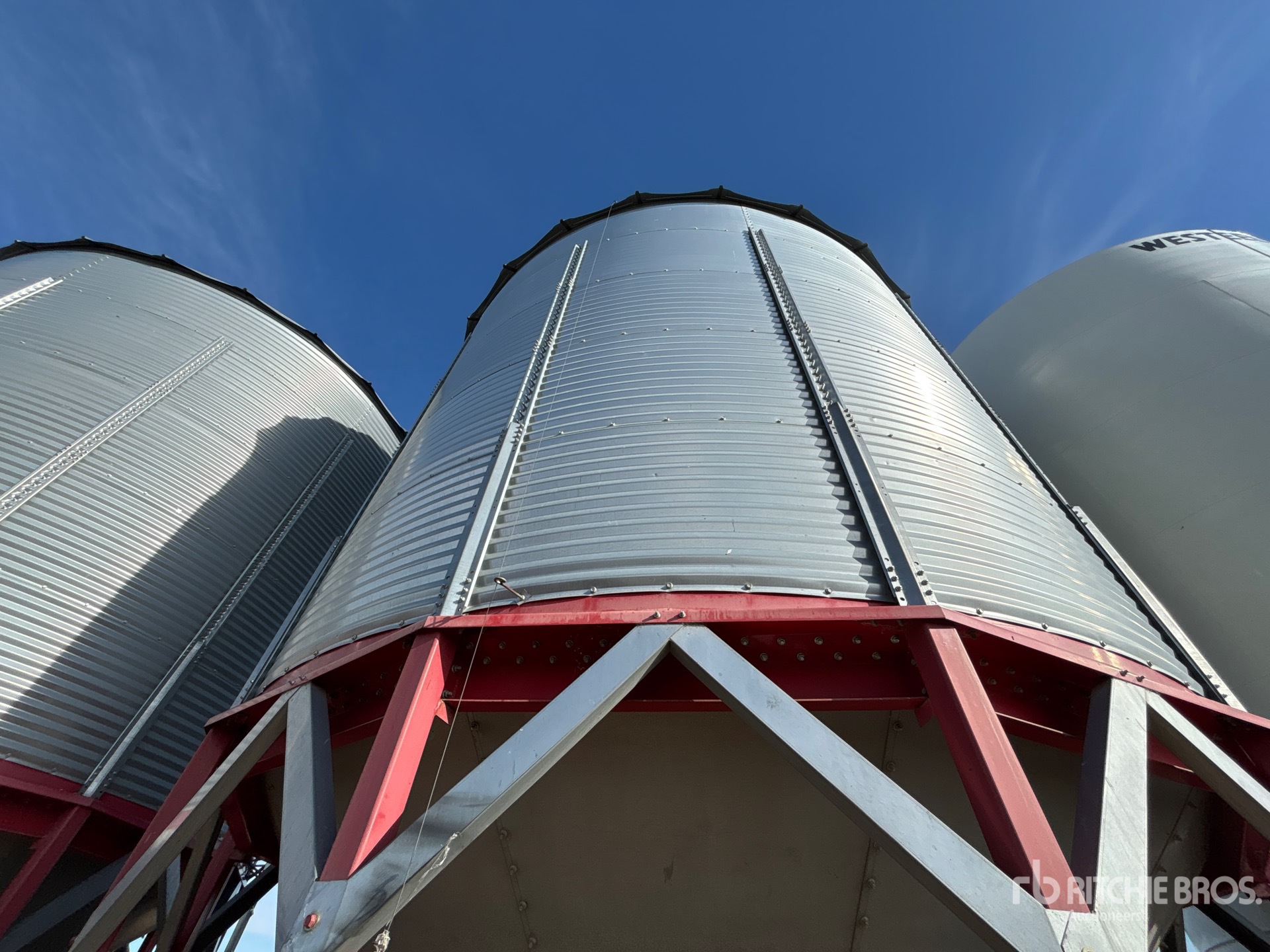 Twister +/- 4650 bu 5 Ring Hopper