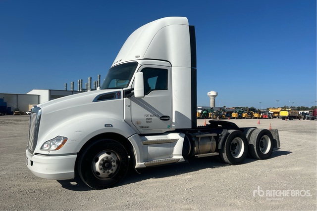2017 Kenworth T680 6x4 T/a Day Cab Truck Tractor