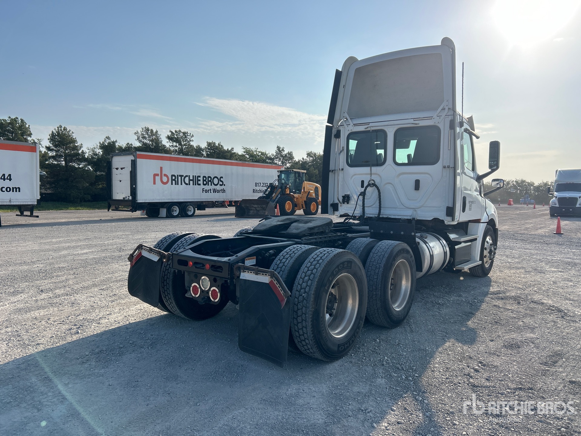 2019 Freightliner CASCADIA 126