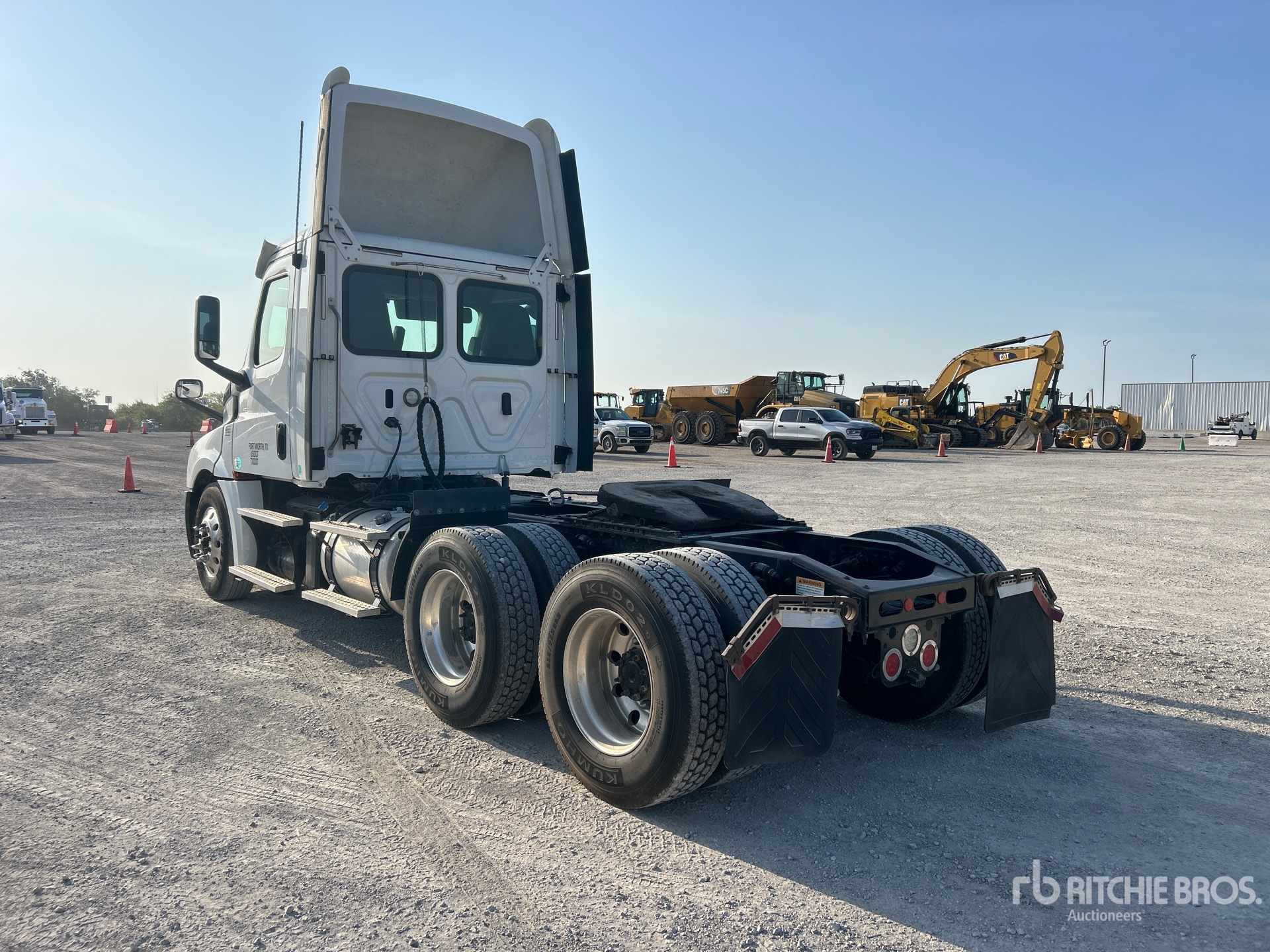 2019 Freightliner CASCADIA 126