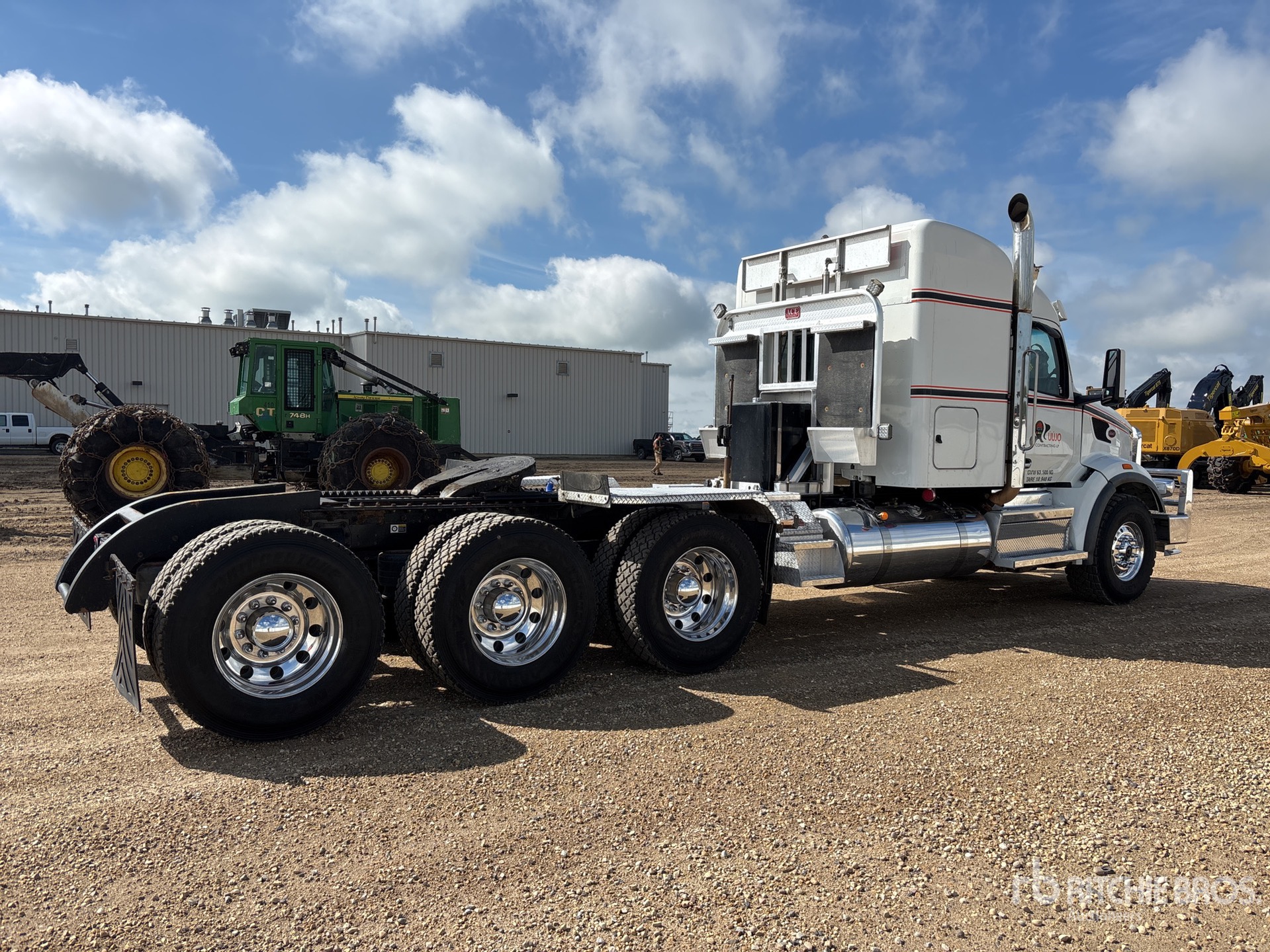 2023 Peterbilt 567